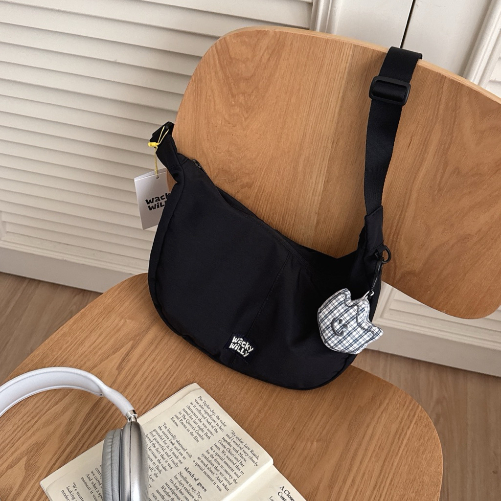 （現貨）韓牌  Wacky willy 貼布logo 側背包 WA2601CB10