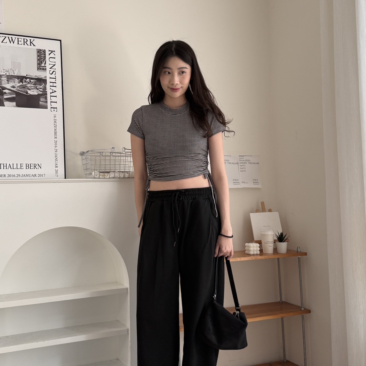 2206  側邊抽繩條紋短版上衣 (R)