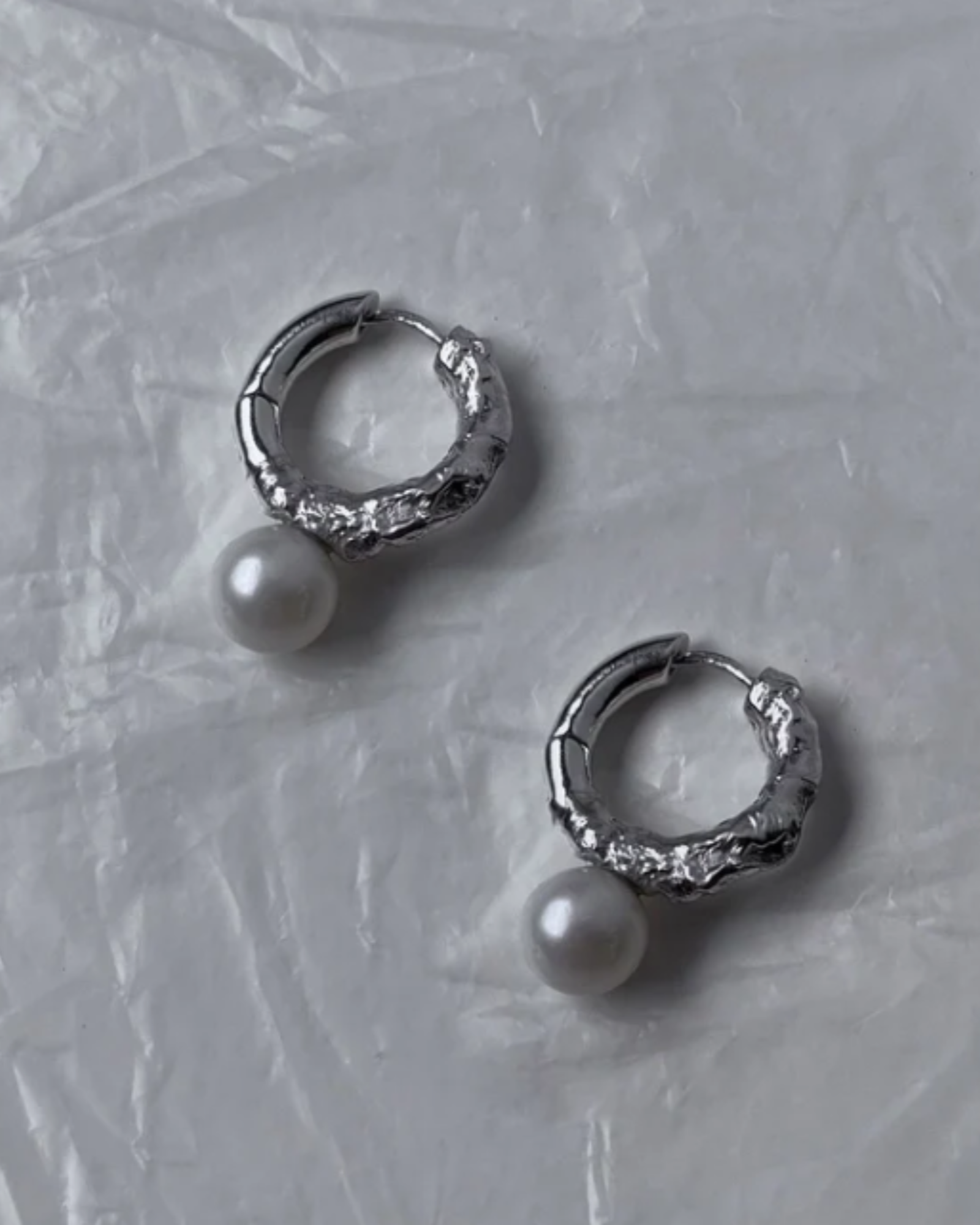 PROJ-ORNMNT 珍珠熔岩單圈耳環 (單支販售)