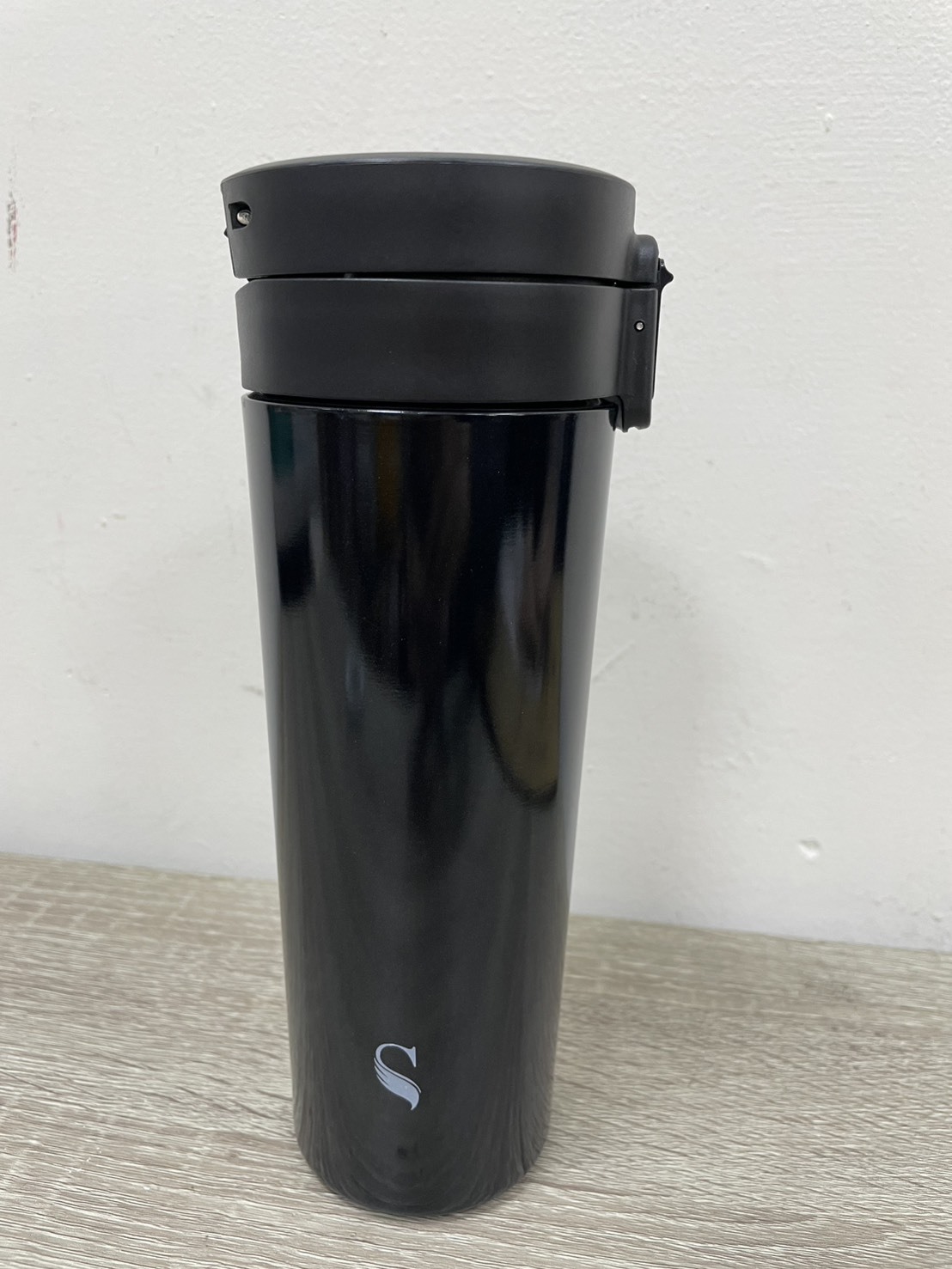 【福利瑕疵品售出，概不退換】輕扣杯系列-390ml 簡約黑