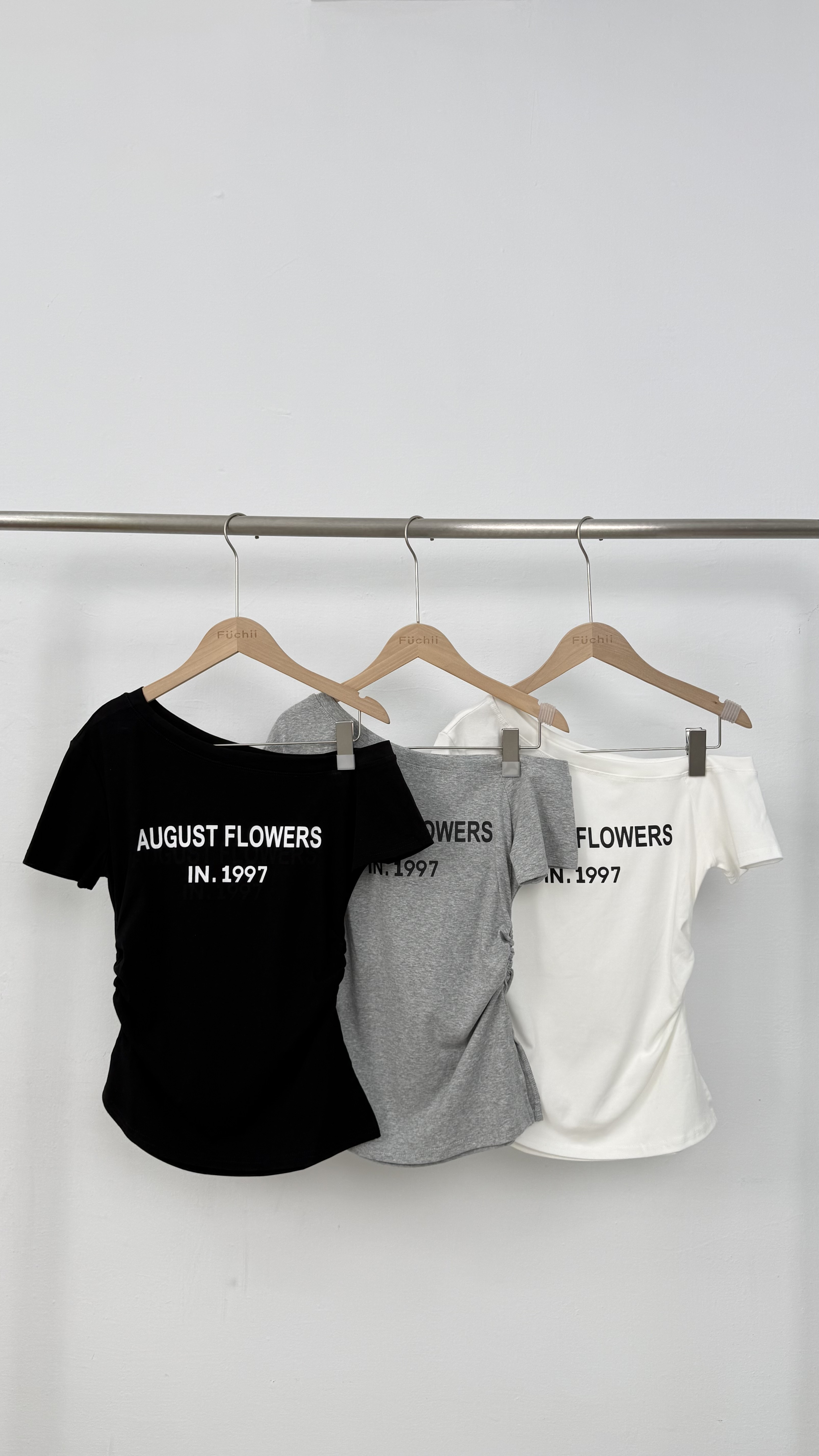 NEW英文字母顯腰細斜肩上衣