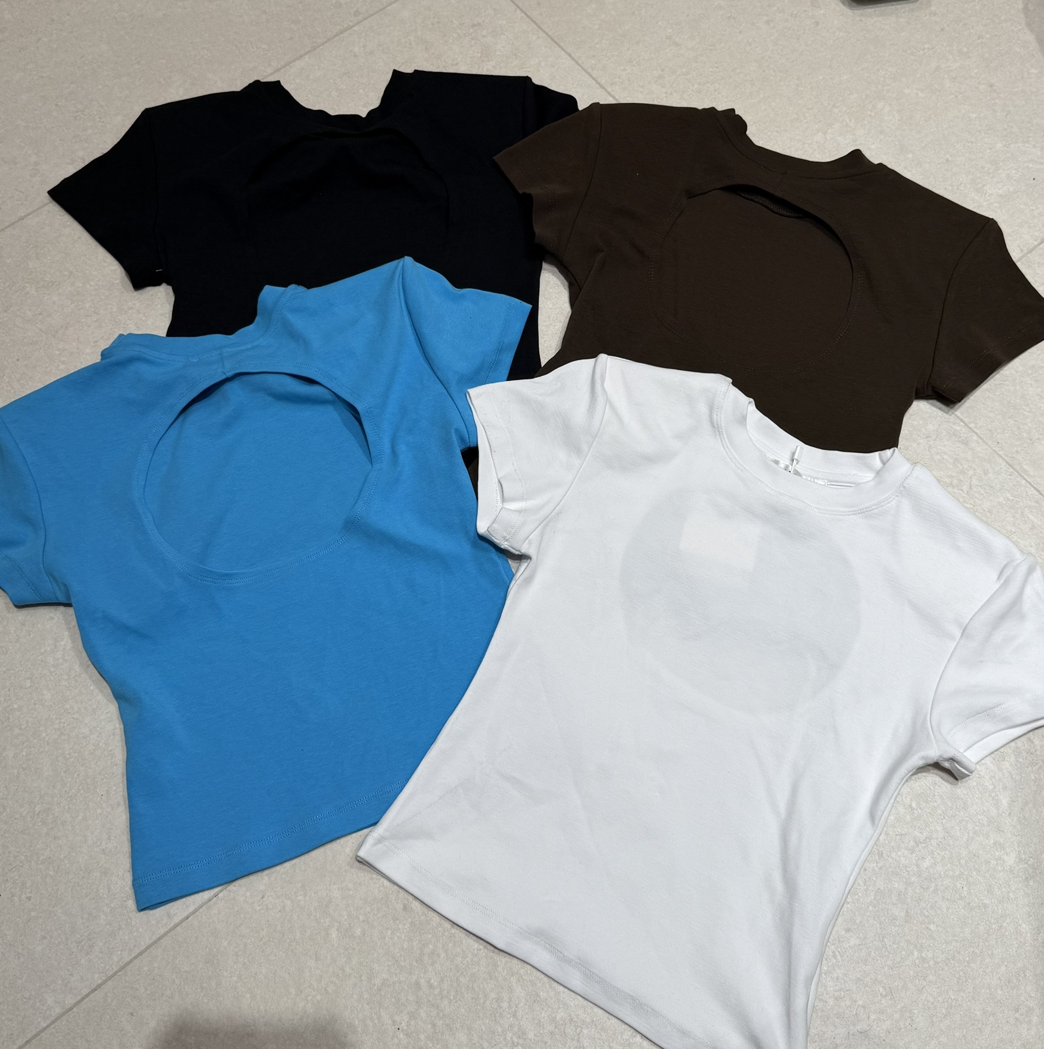 圓形挖背彈性短版上衣