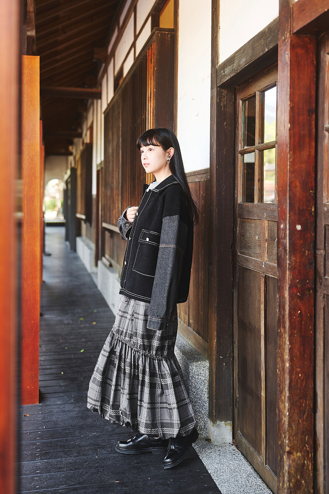 (限量)陪你的日子！撞色車線丹寧拼接夾克(三色-濃黑)