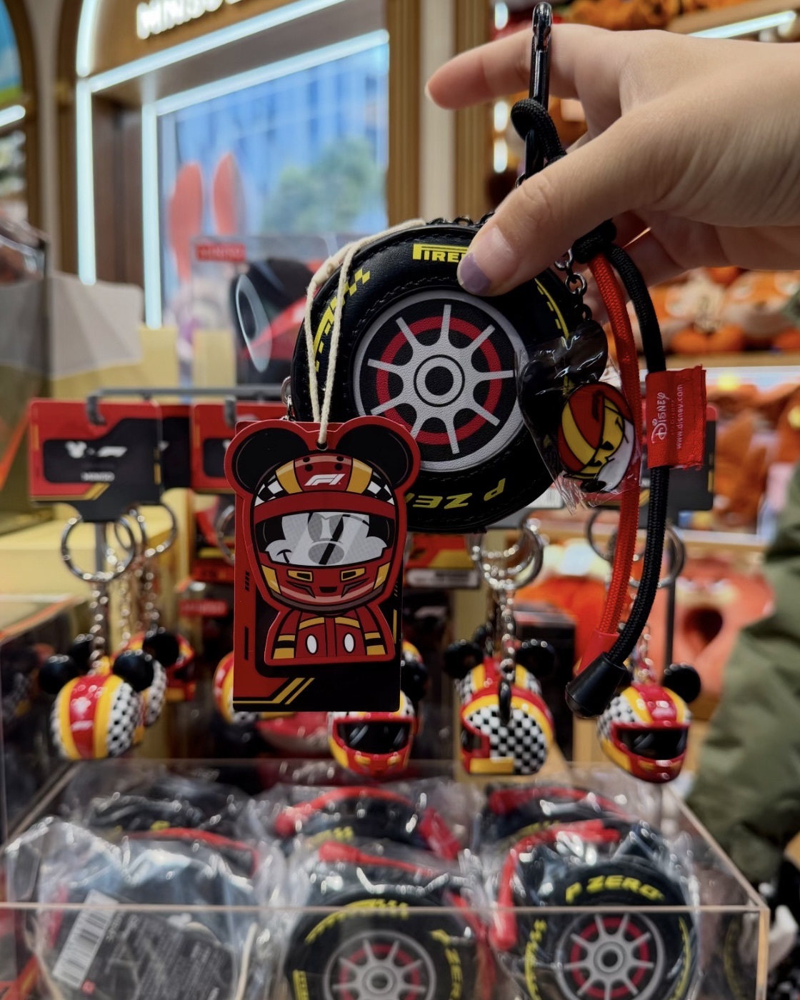 #預購 Disney x Formula 1 輪胎造型零錢包 耳機包 吊飾