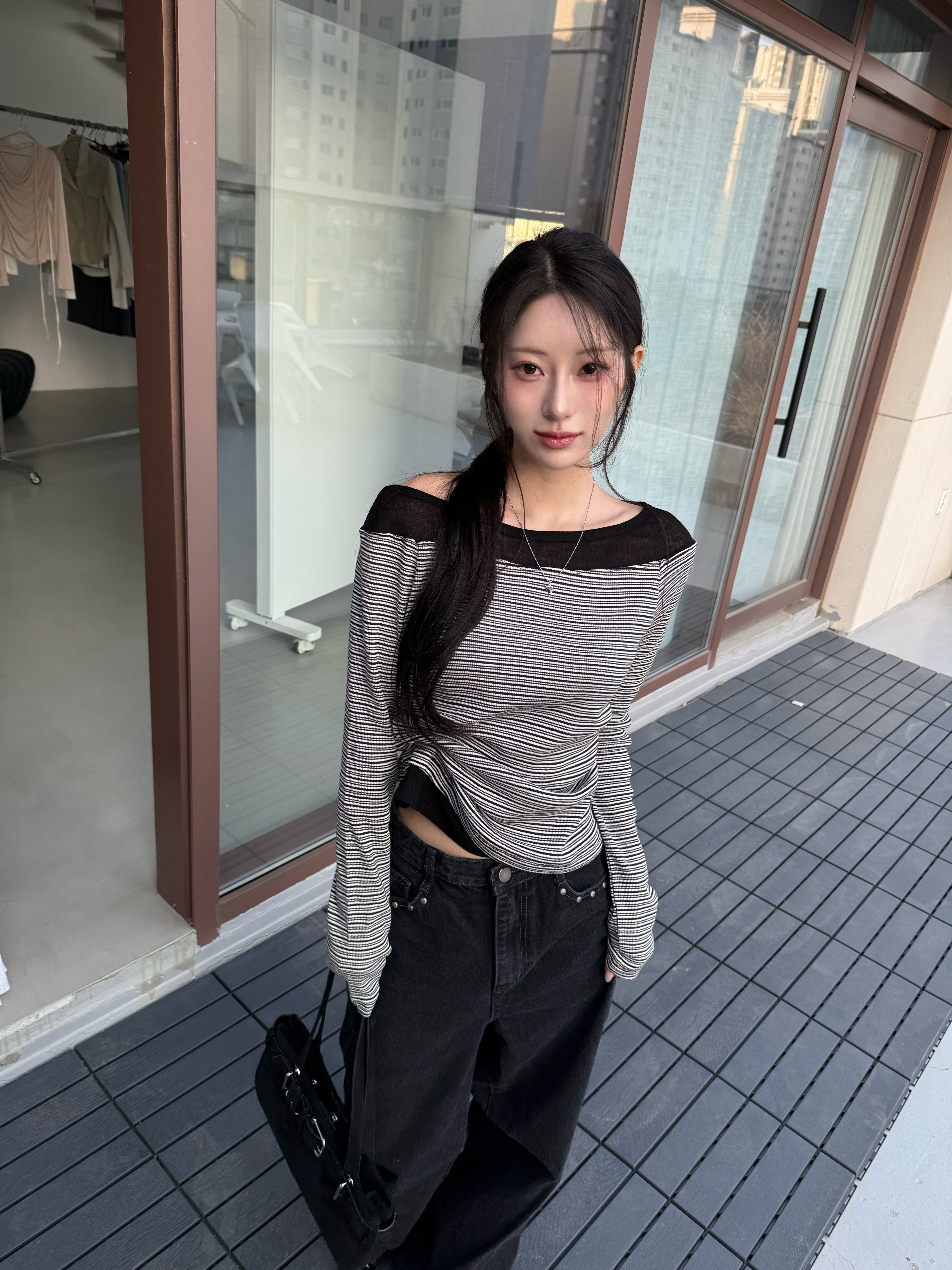 N32 Slow hour拼色抓褶條紋上衣 (黑)