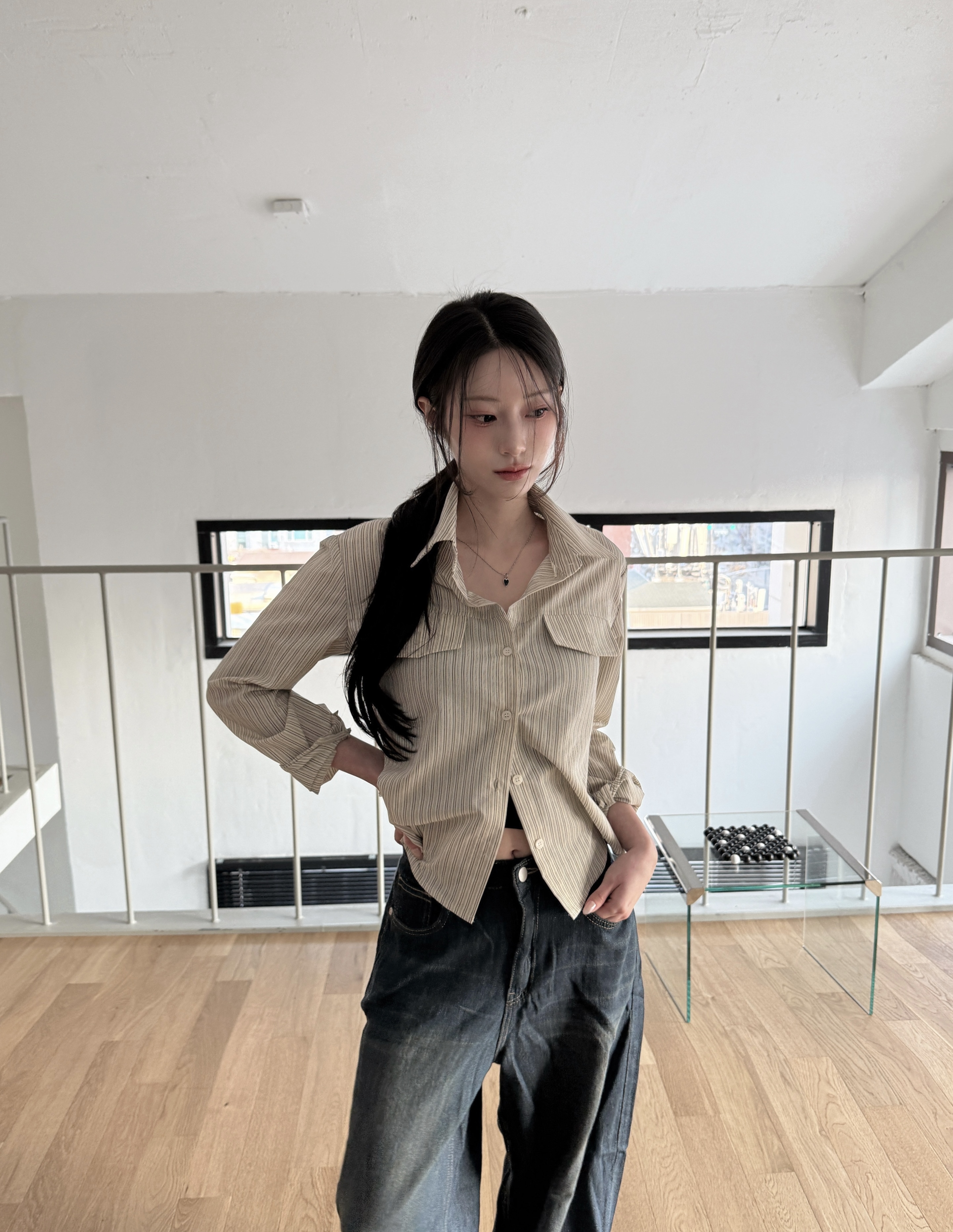 N13 霧白直紋襯衫