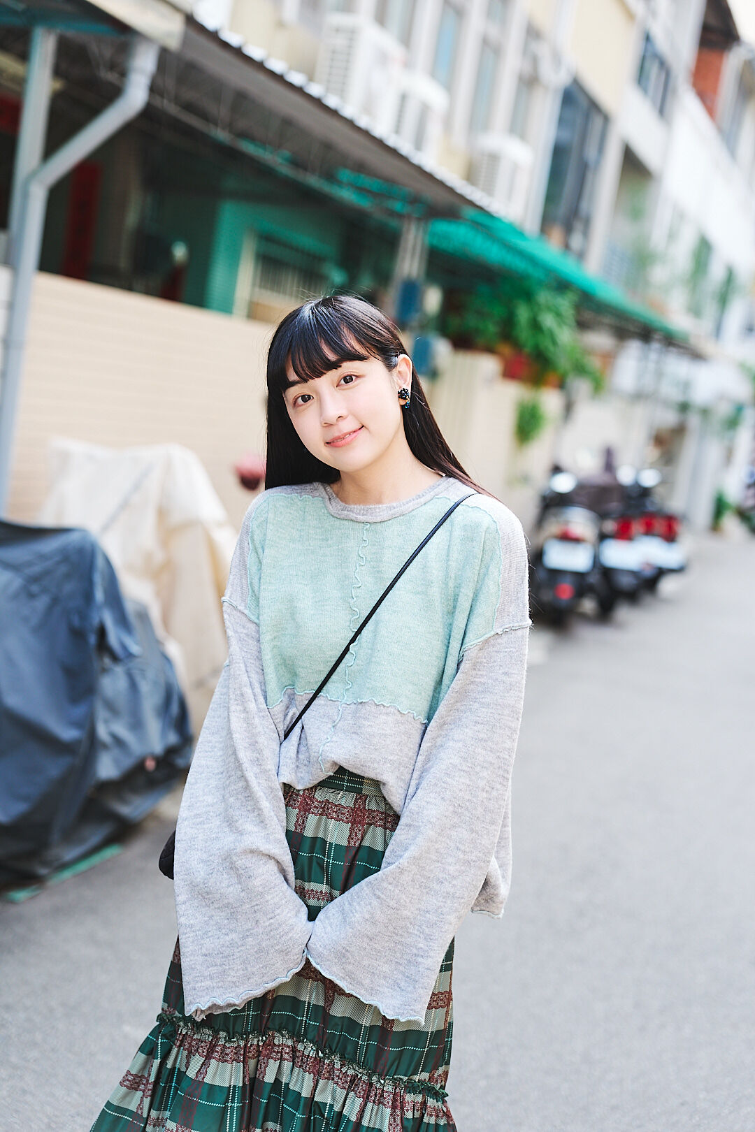 (限量)繾綣意！撞色捲邊設計針織衫(三色-薄荷綠)