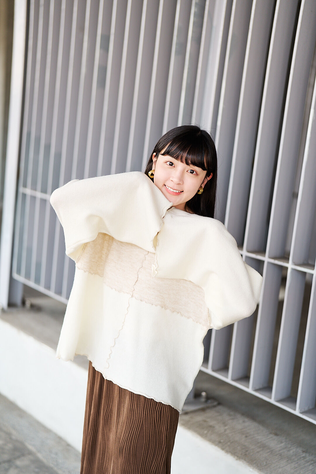 (限量)繾綣意！撞色捲邊設計針織衫(三色-象牙白)