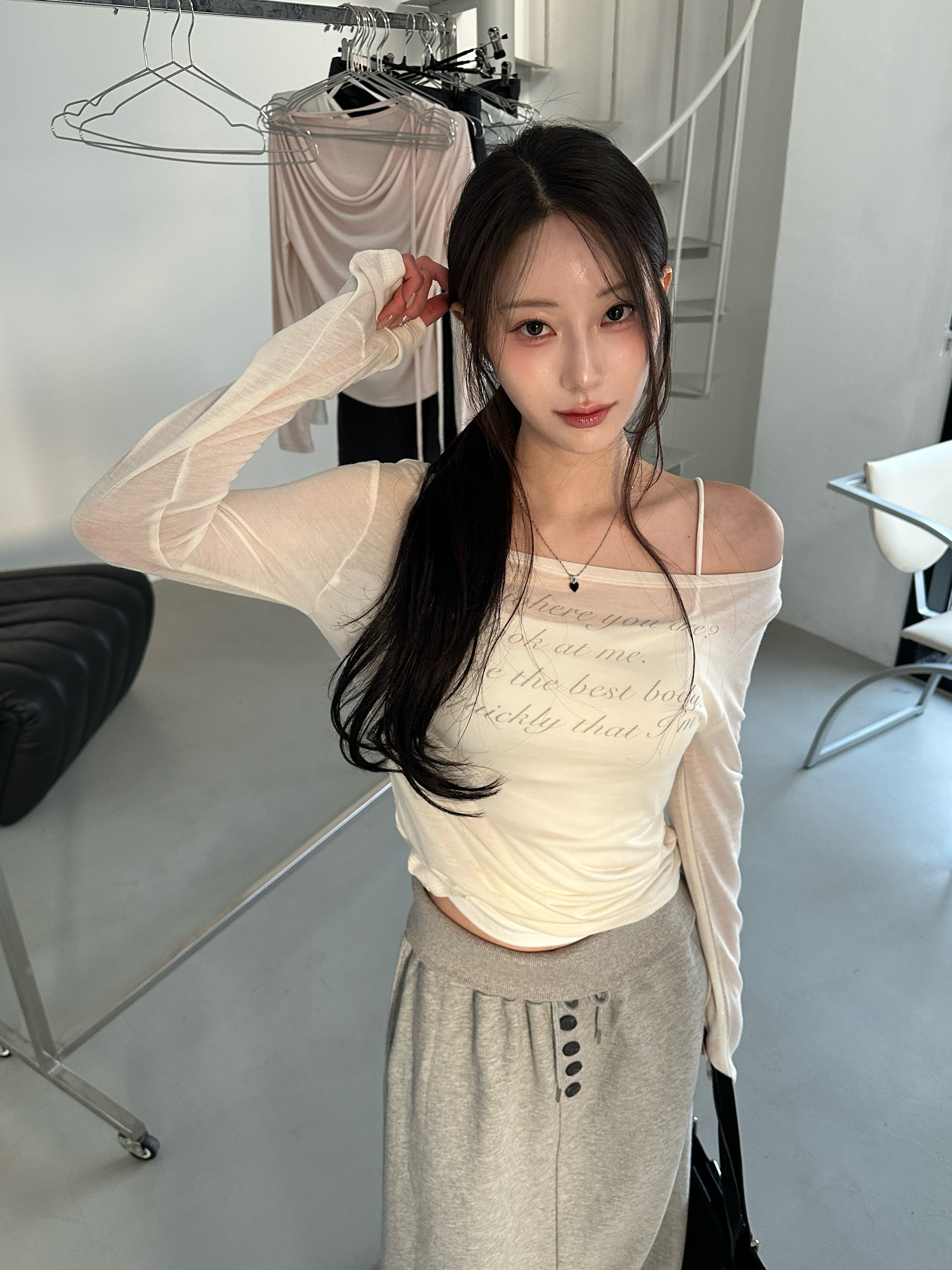 N06 清透琉璃感 英字上衣 (白)