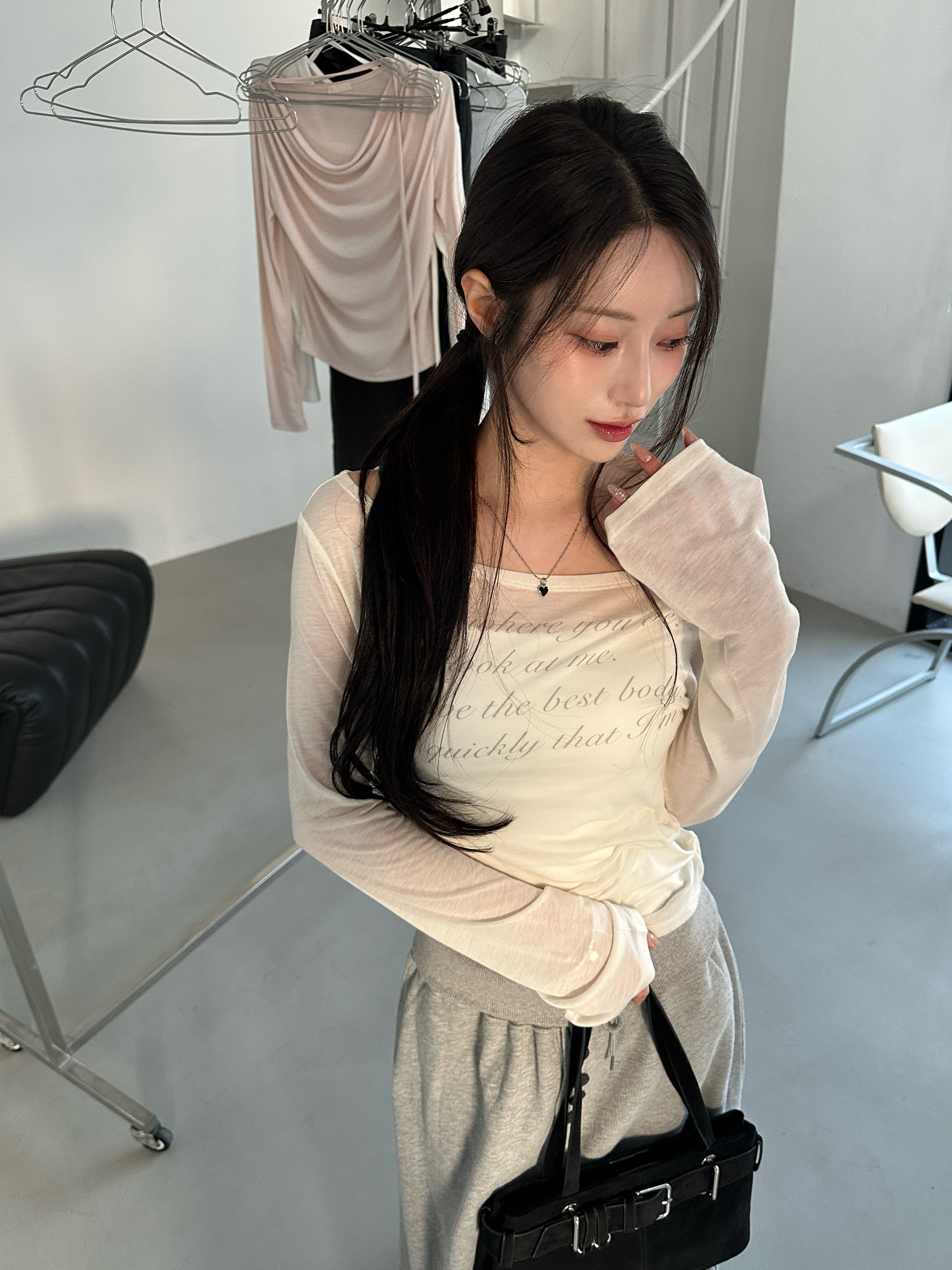 N06 清透琉璃感 英字上衣 (白)