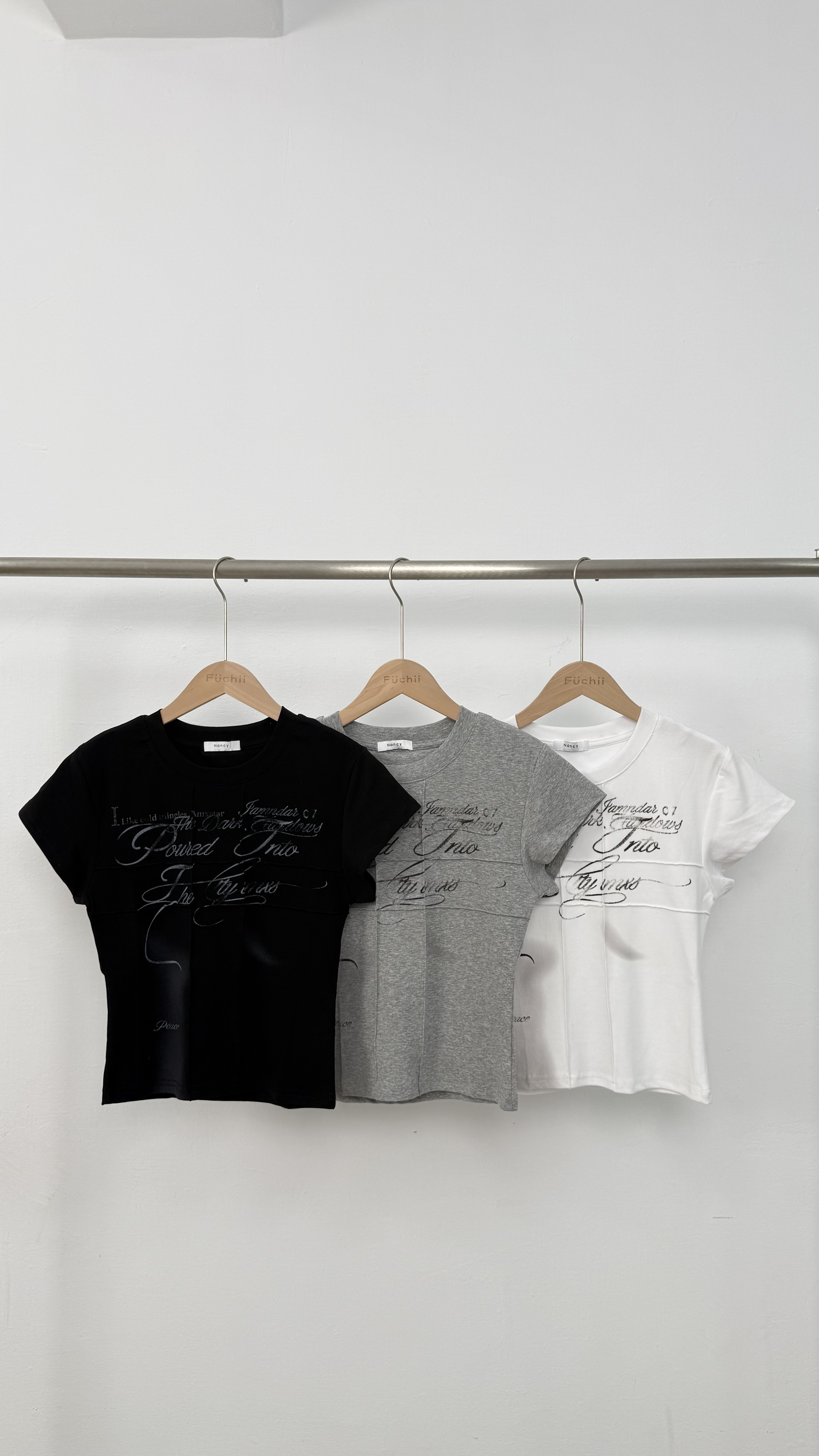 B59反線條材質貼身短袖上衣