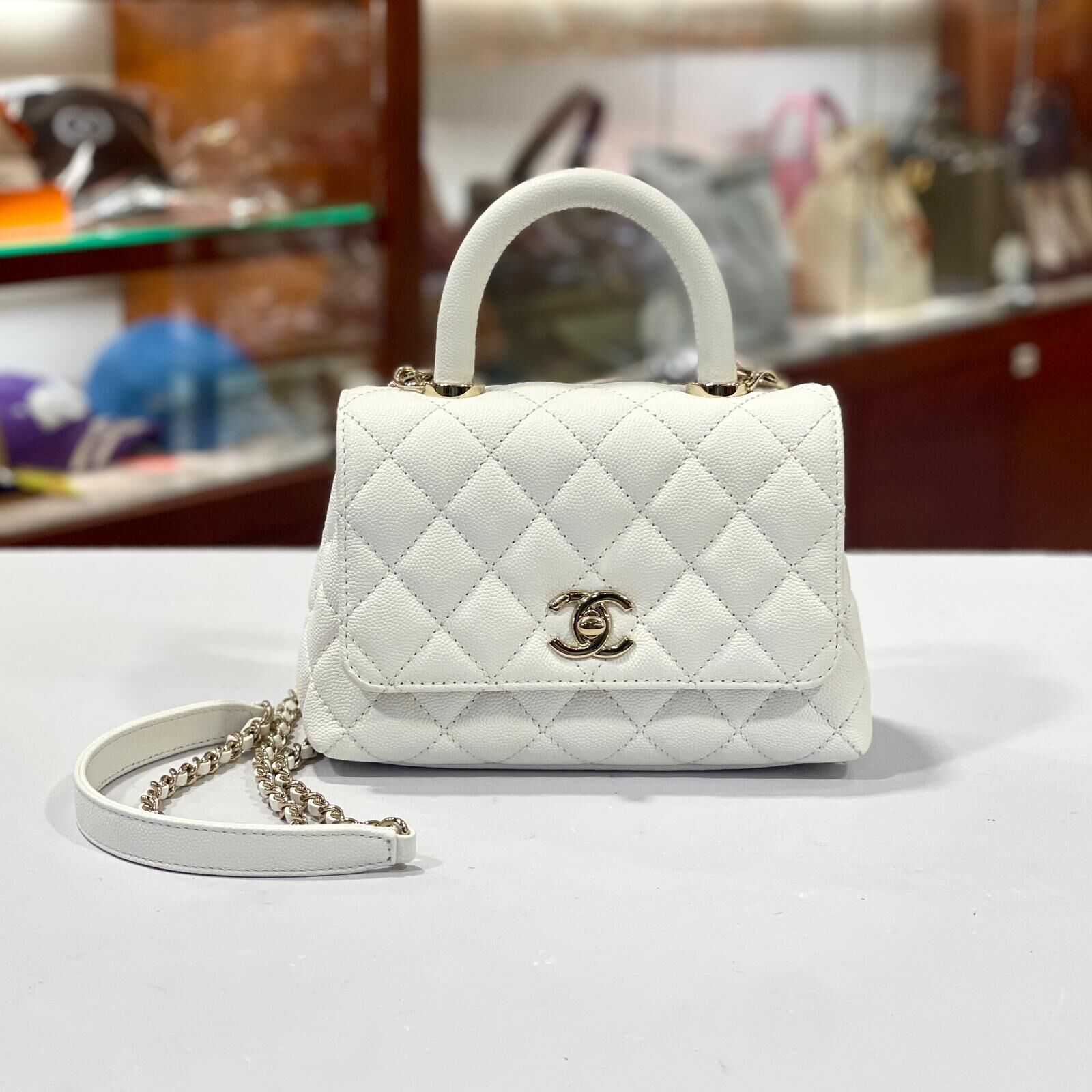 本週出位價!!! 全新CHANEL COCO HANDLE SMALL AS2215 白色荔枝皮淡金@晶片款 #BRAND NEW #香榭站正品