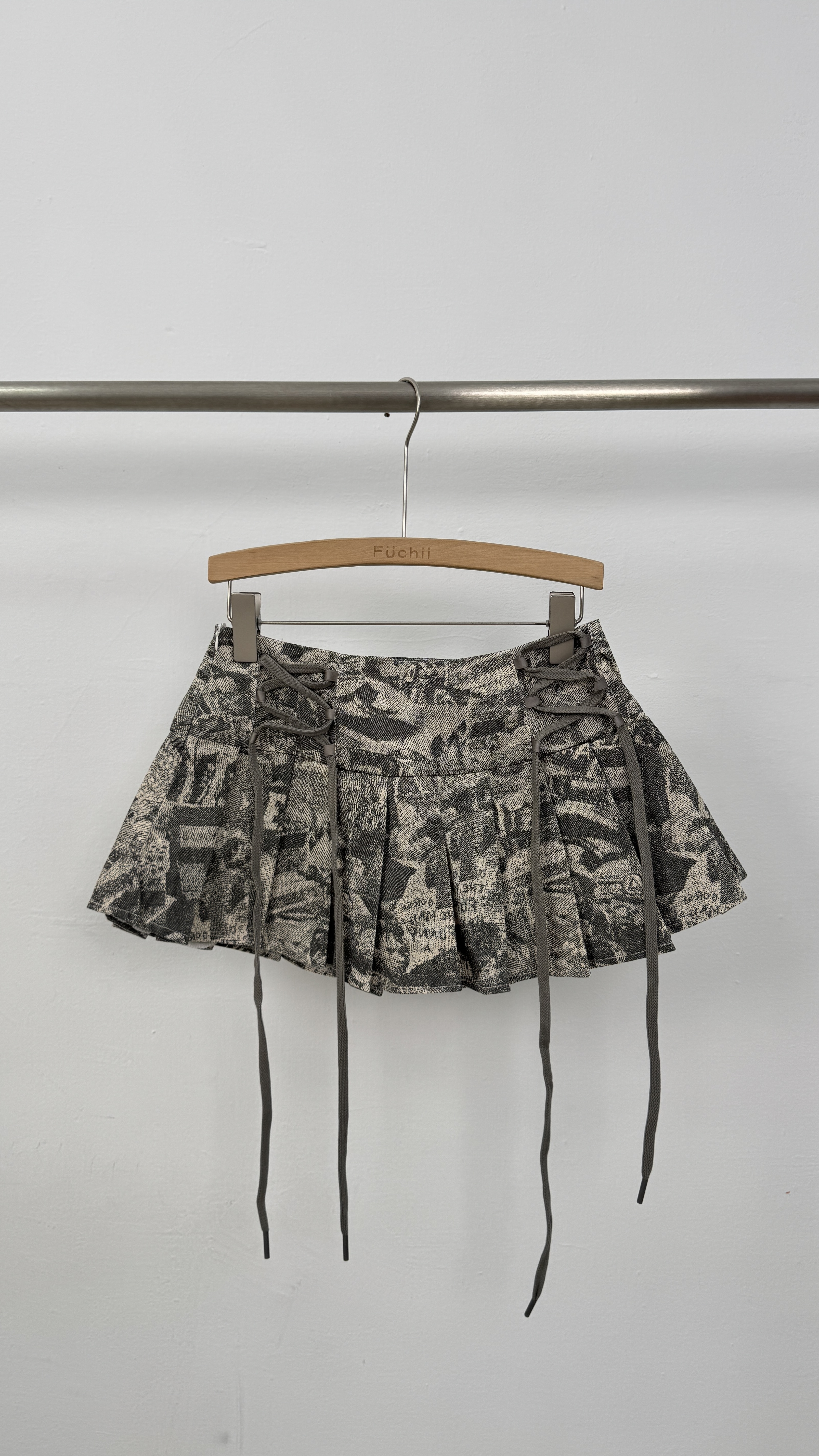 NEW雜誌報紙風百褶短裙