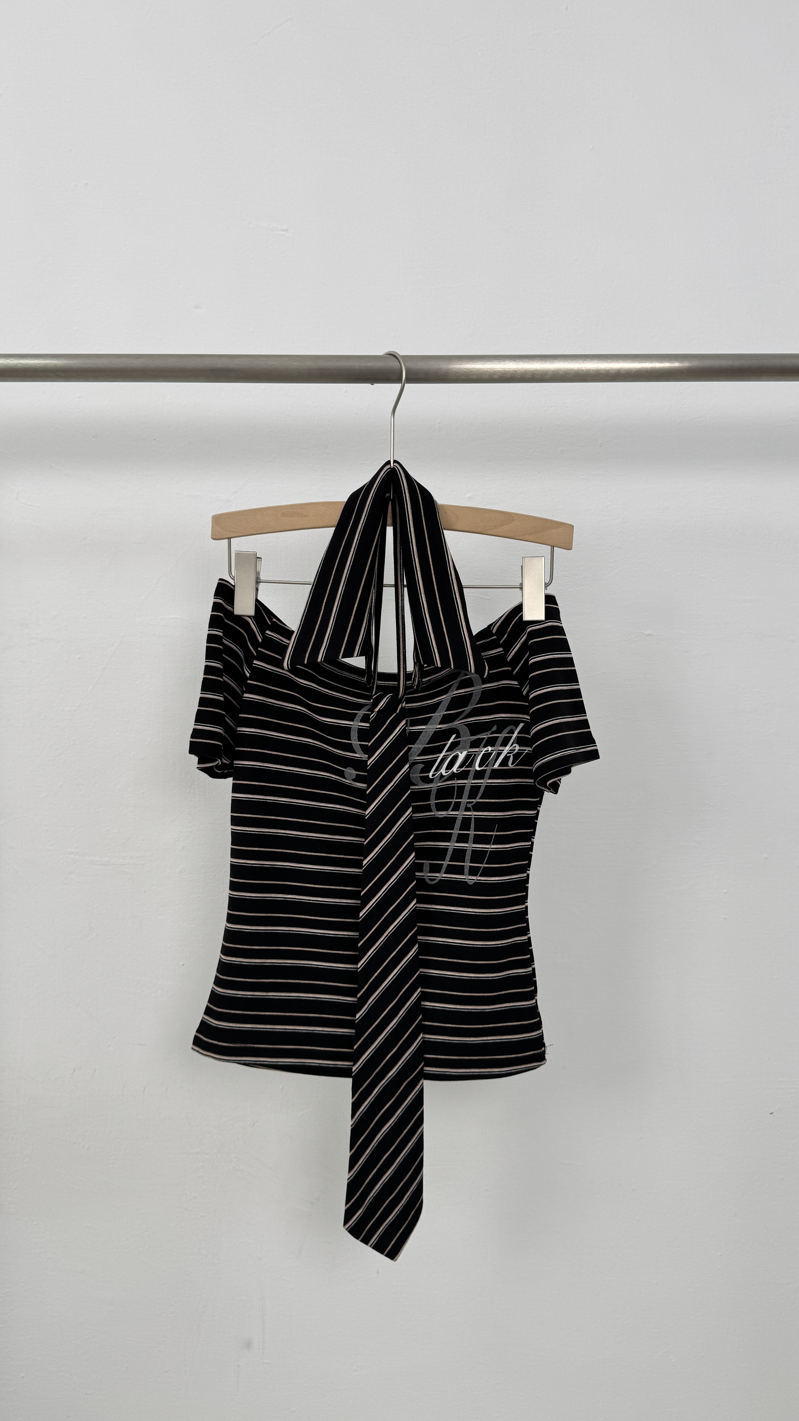 NEW復古領帶條紋一字領掛脖上衣