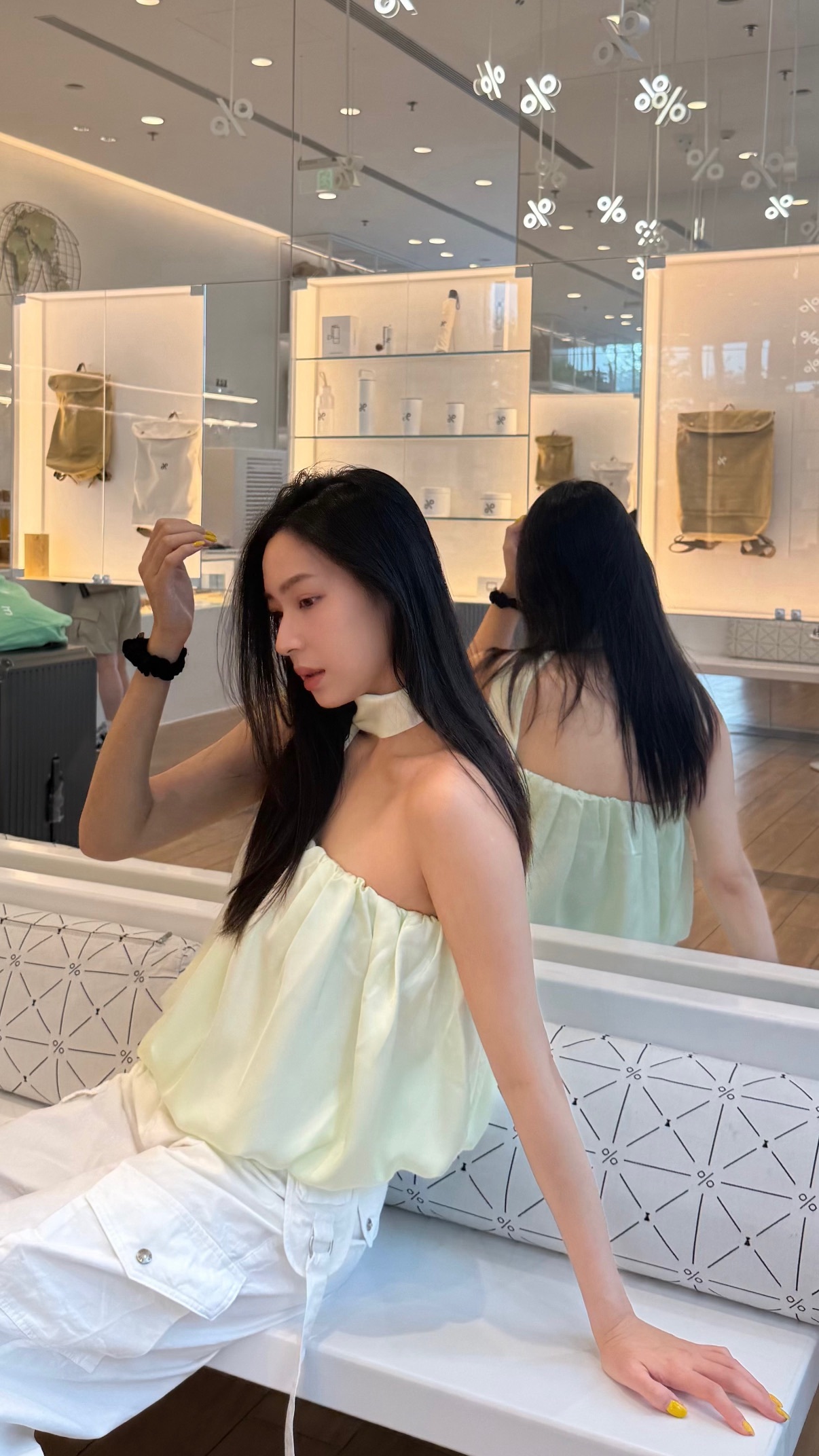 薄荷綠緞面花苞平口上衣