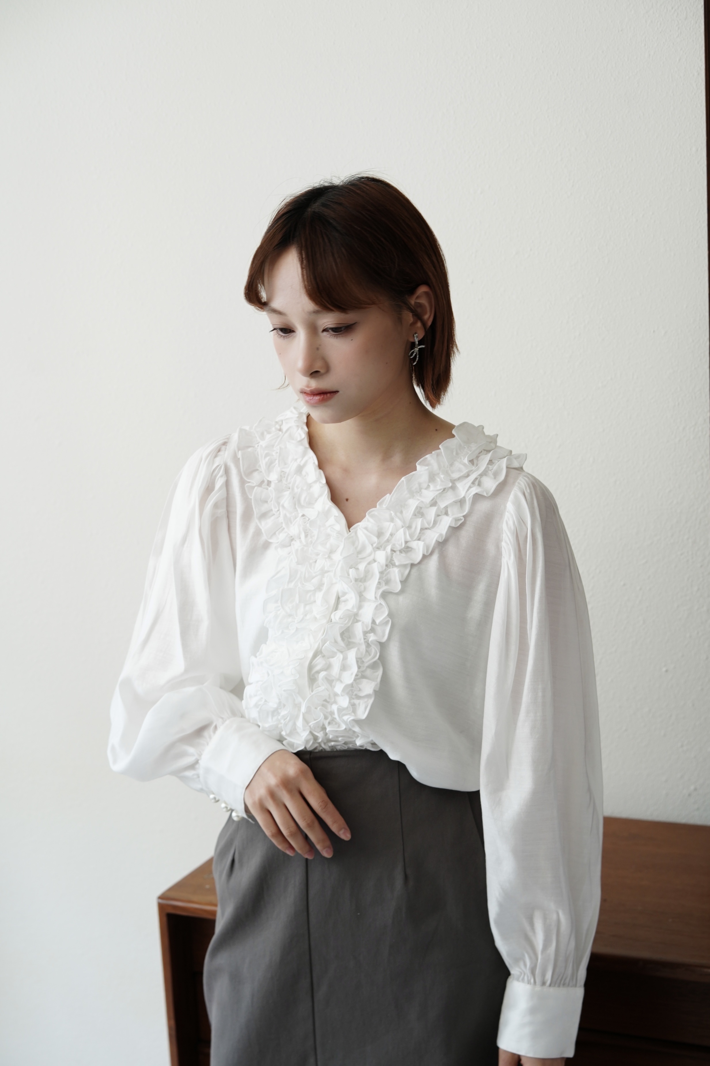 滿滿Ruffles~V領扣鈕上衣 - BL61985