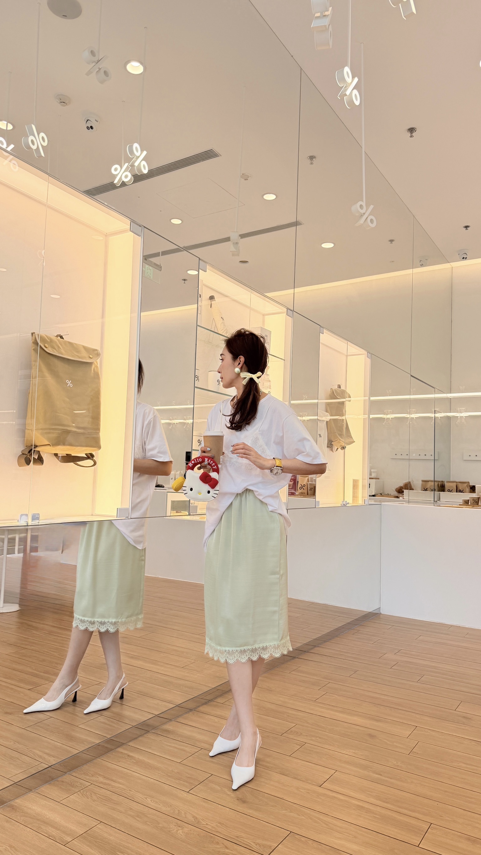 薄荷綠緞面蕾絲鬆緊腰中裙