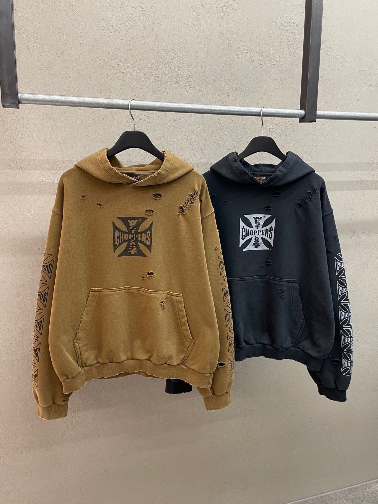 洗水破洞英文字圖案連帽衛衣 ARCHIVE-417T