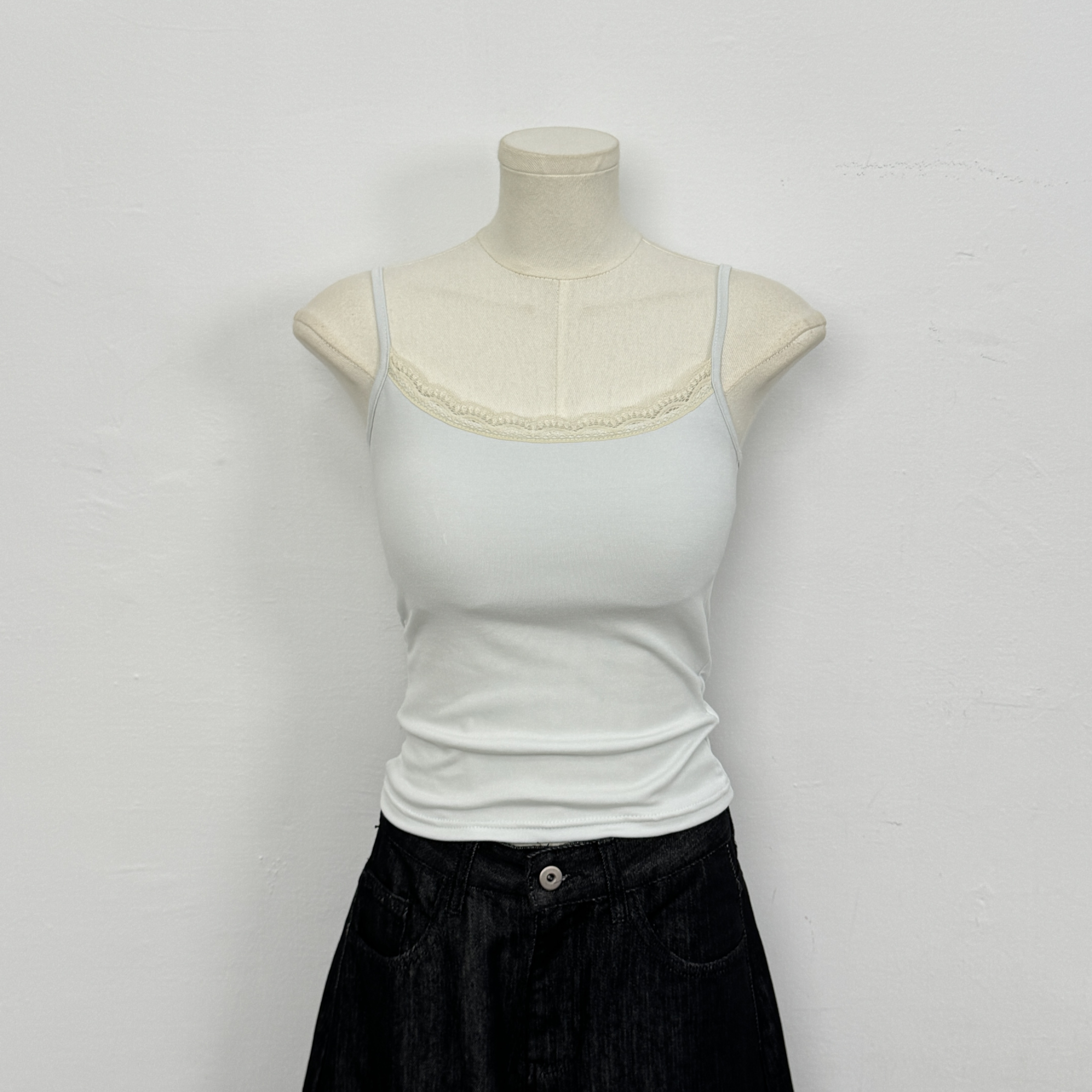 B54漫畫型身材吊帶蕾絲背心