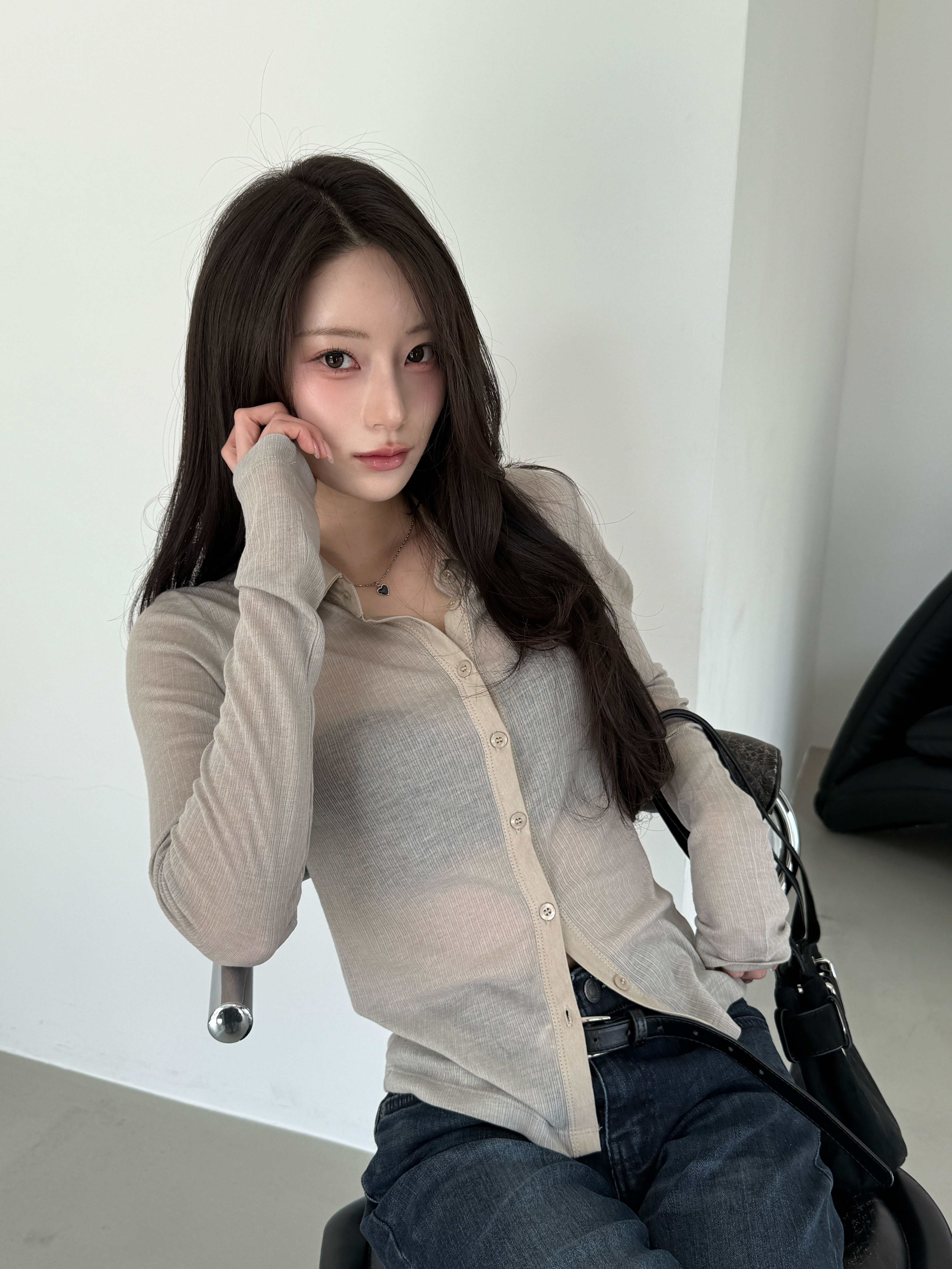 N04 不一樣的透膚上衣 (灰卡其)