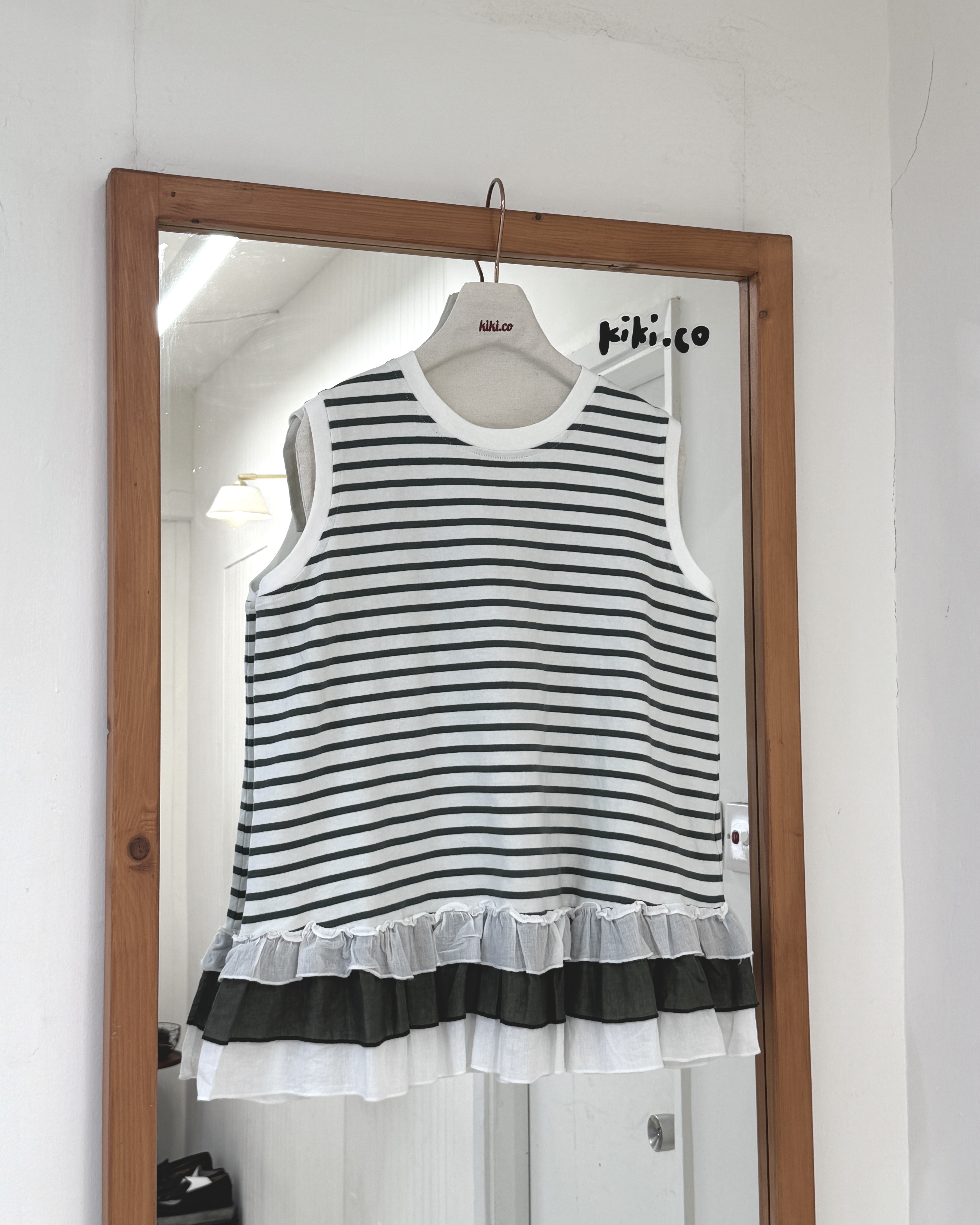 包邊橫紋拼色ruffle底背心