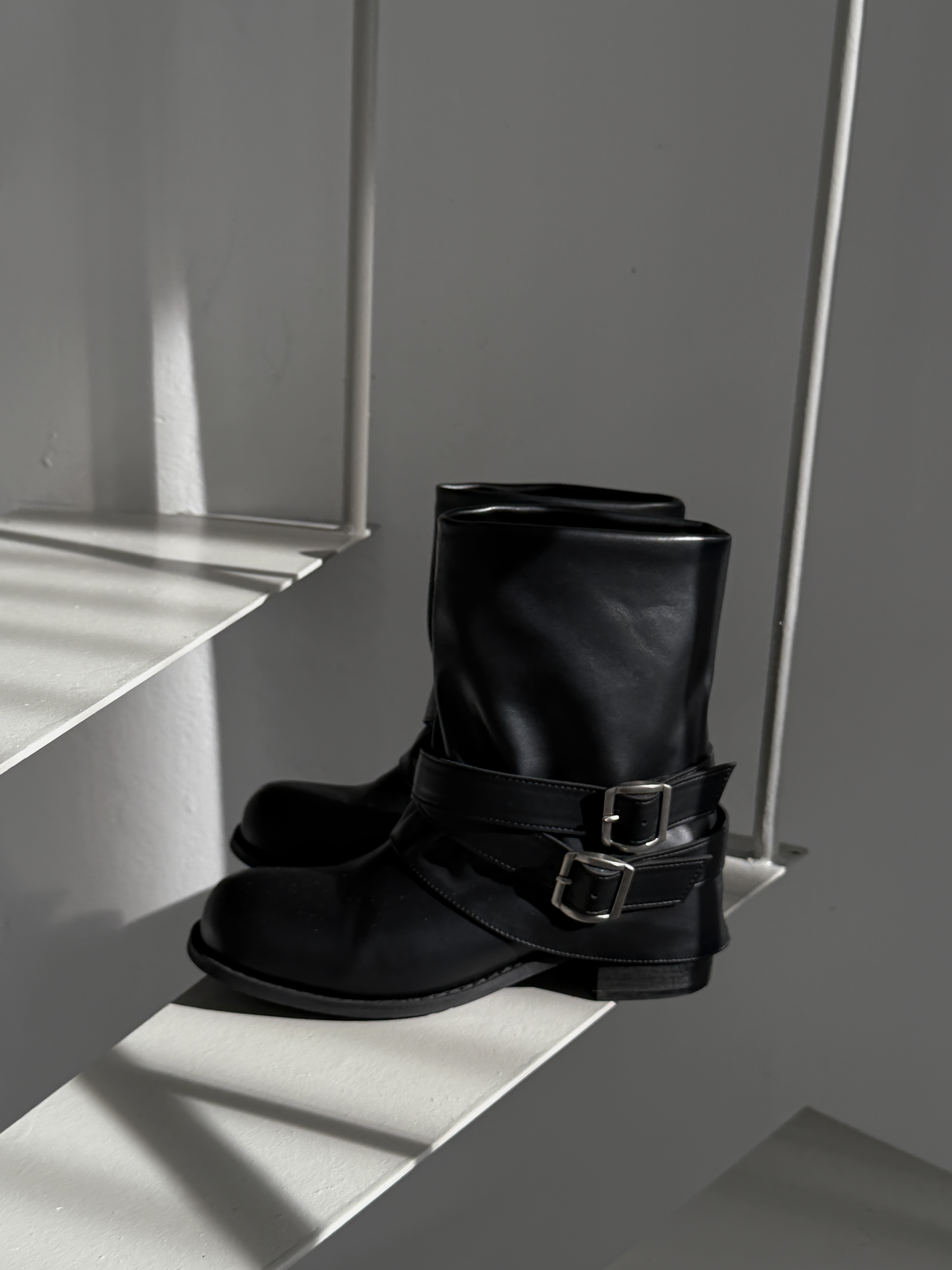 N31 質感銀釦反摺短靴