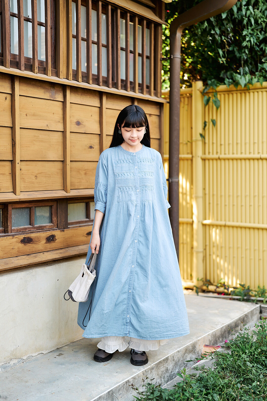 (限量)匠心集！手工縮褶繡丹寧連身裙(兩色-淺藍)