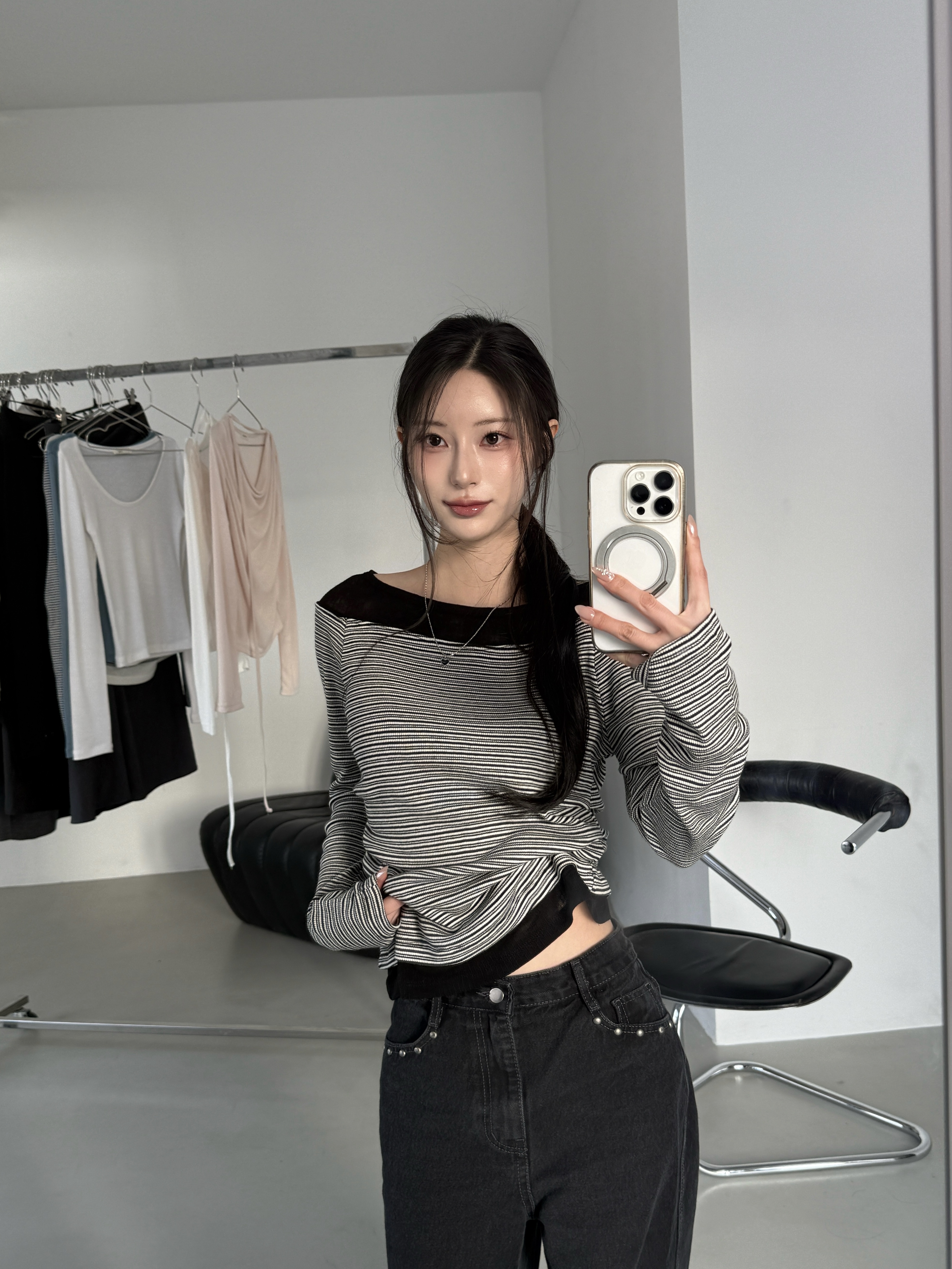 N32 Slow hour拼色抓褶條紋上衣 (黑)