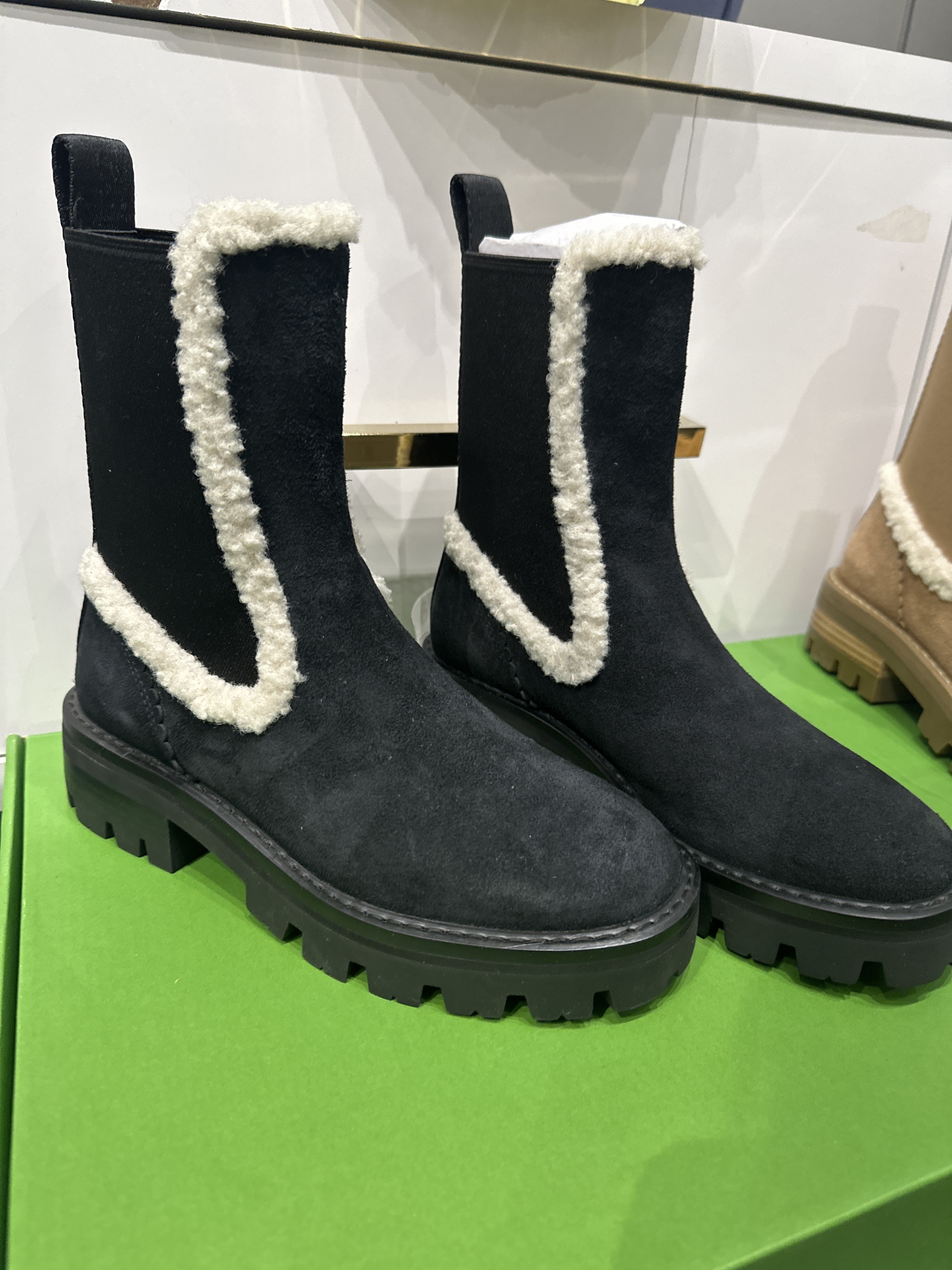 RQ110 KS 黑色麂皮短靴 Piper Chelsea Boot