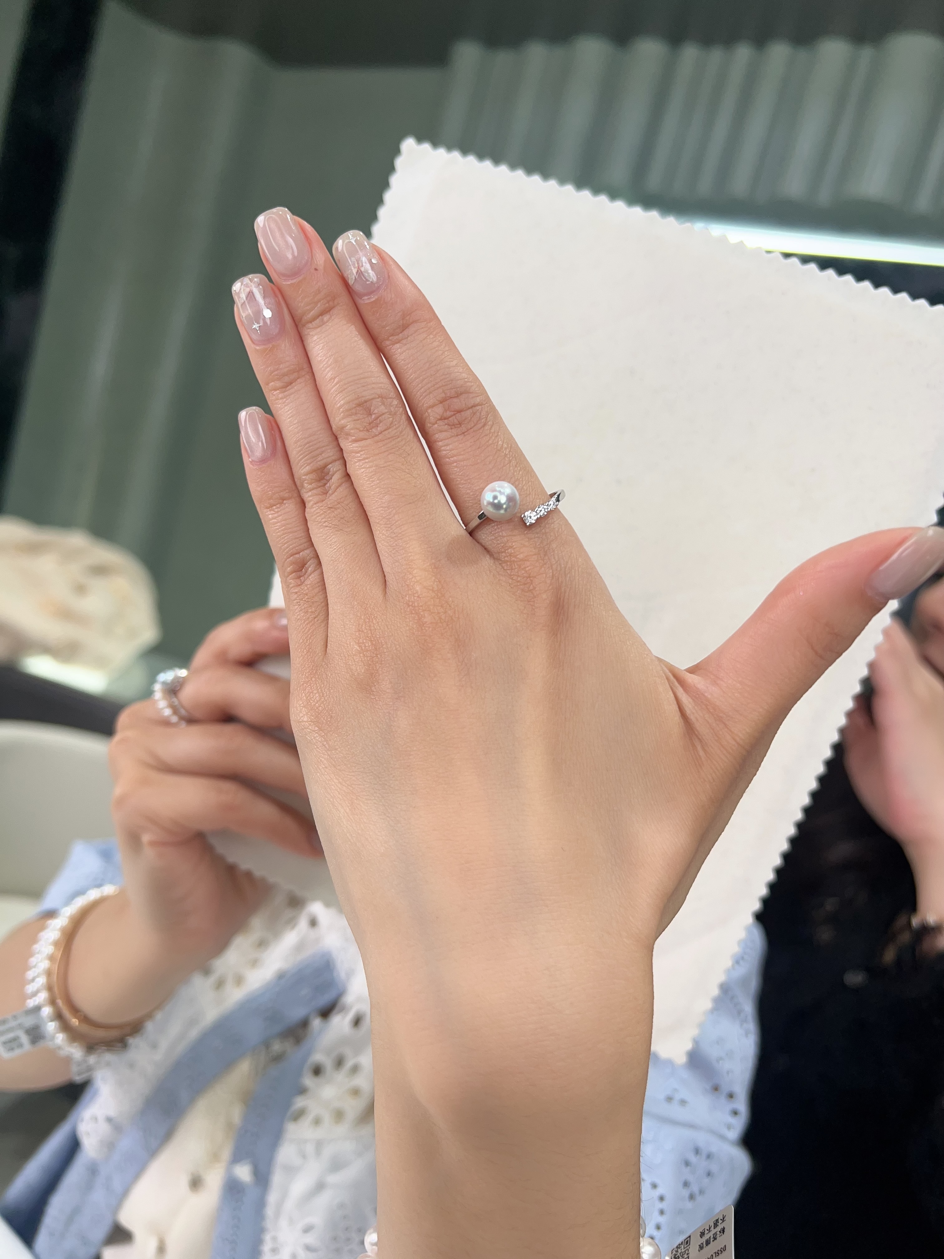 E44 "真多麻珍珠三鑽戒指 （HSJZ007EB-369）" $338