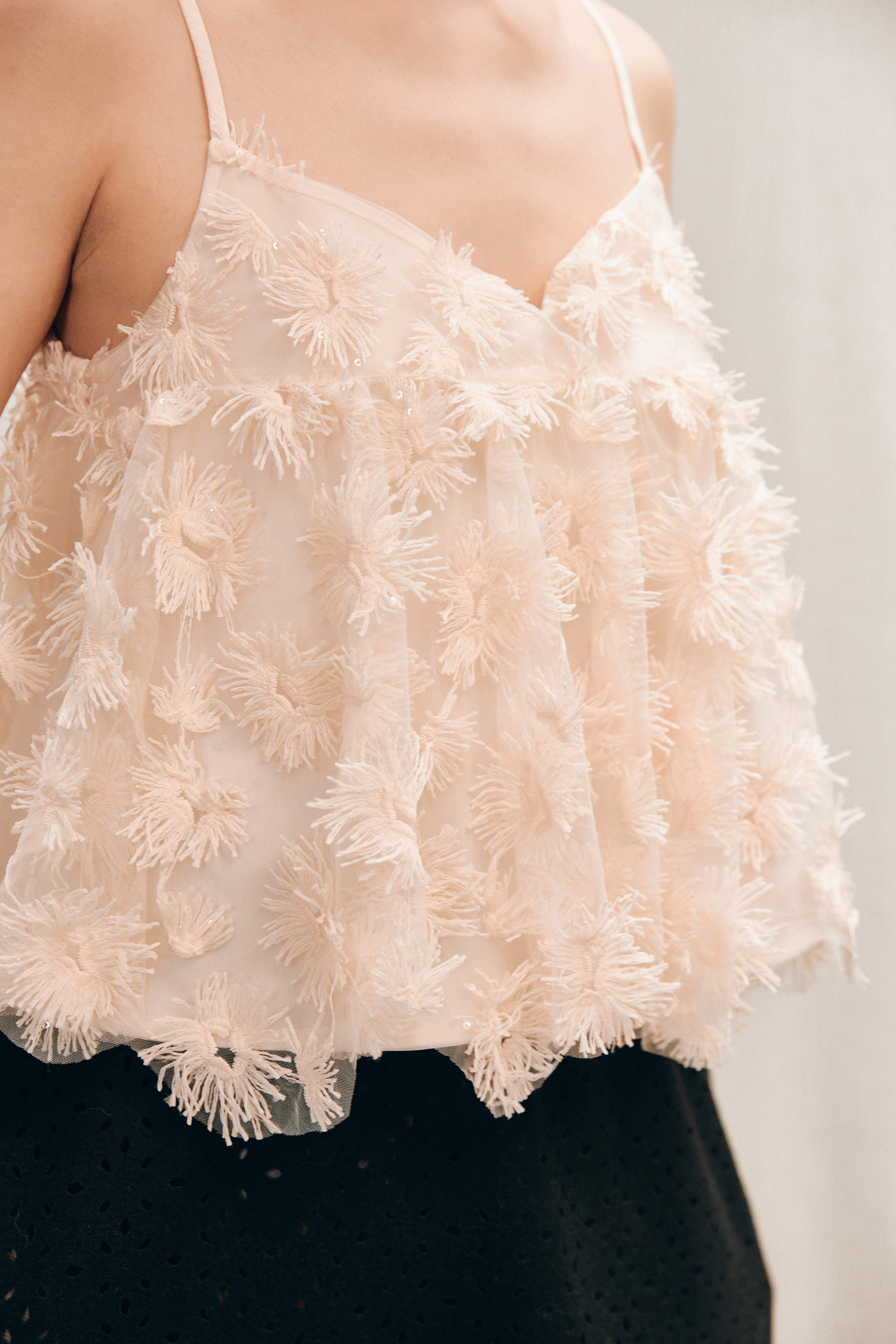 裸粉立體花瓣傘擺背心