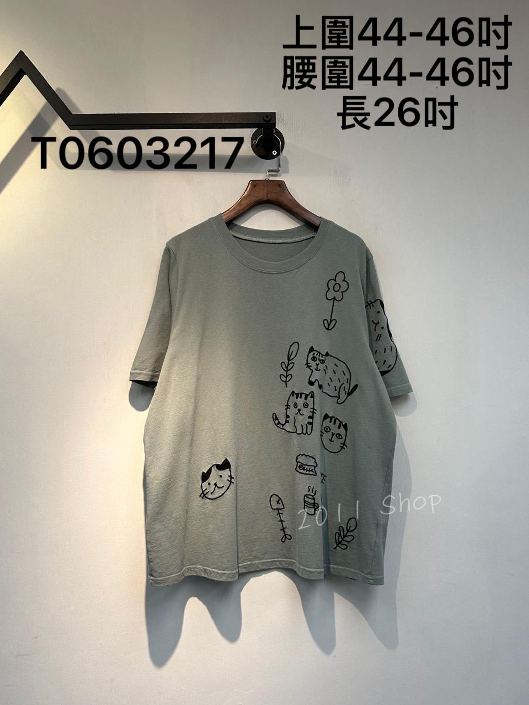 出口日本貓咪聚會刺繡T恤  上圍44-46吋 腰圍44-46吋 長26吋  T0603217