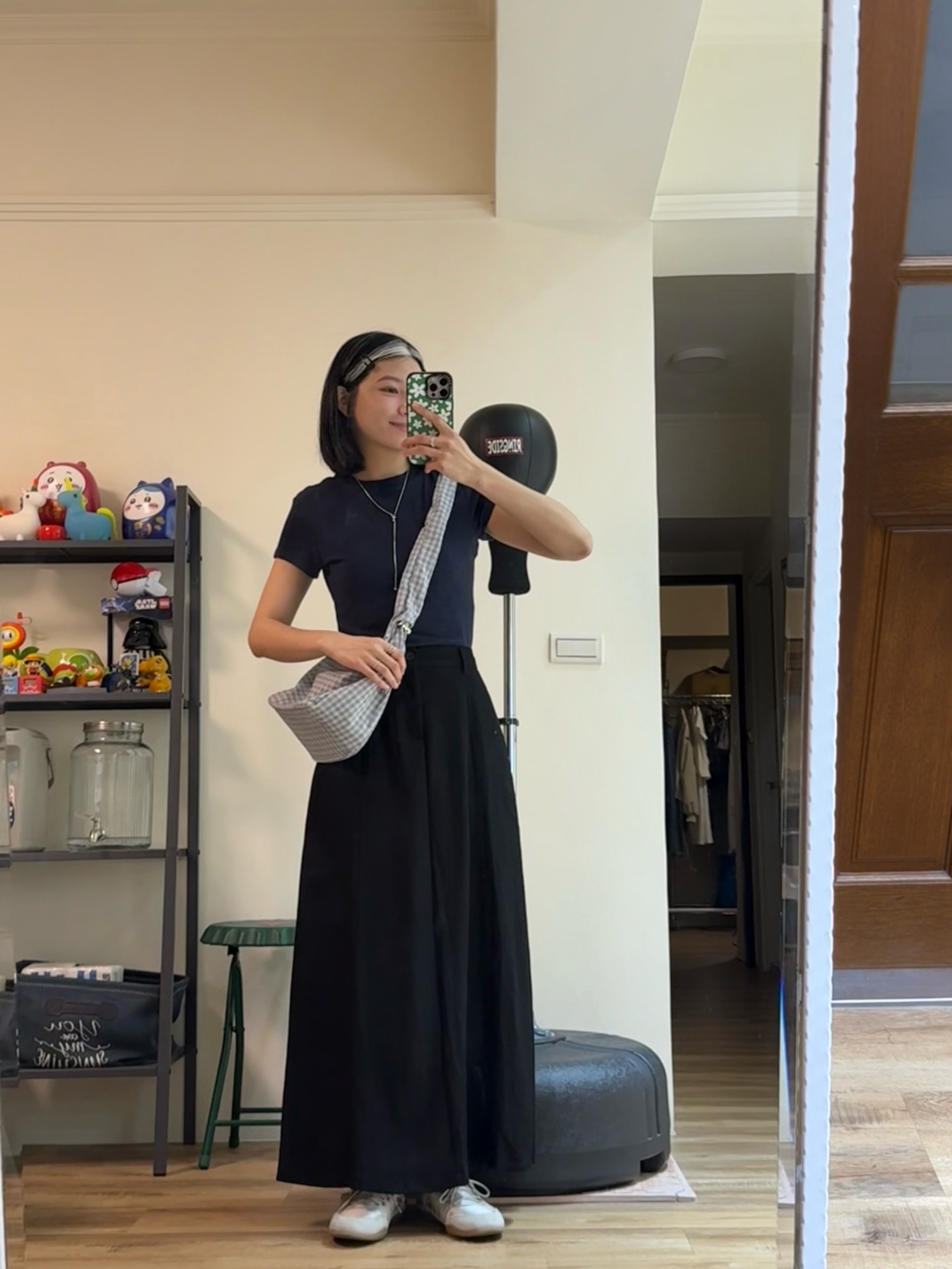 完美比例！顯瘦百搭A字裙 (黑)