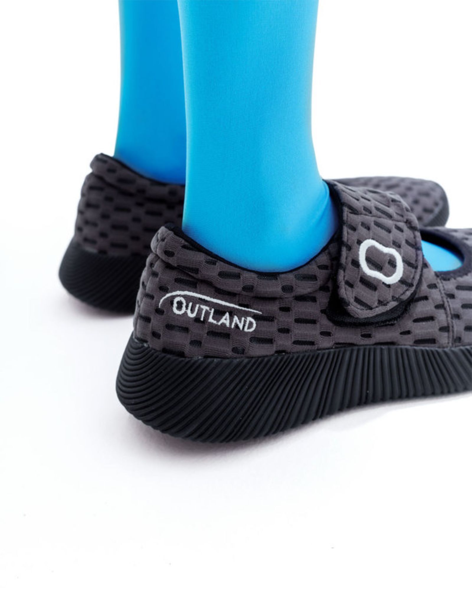 OUTLAND X THREE TREASURES - Recovery Shoes (Black)