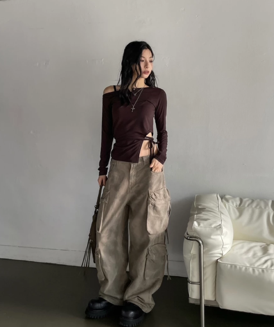 韓國🇰🇷 Straps Snap T 排扣 綁帶 開叉 露肩 修身 長袖上衣（3color）