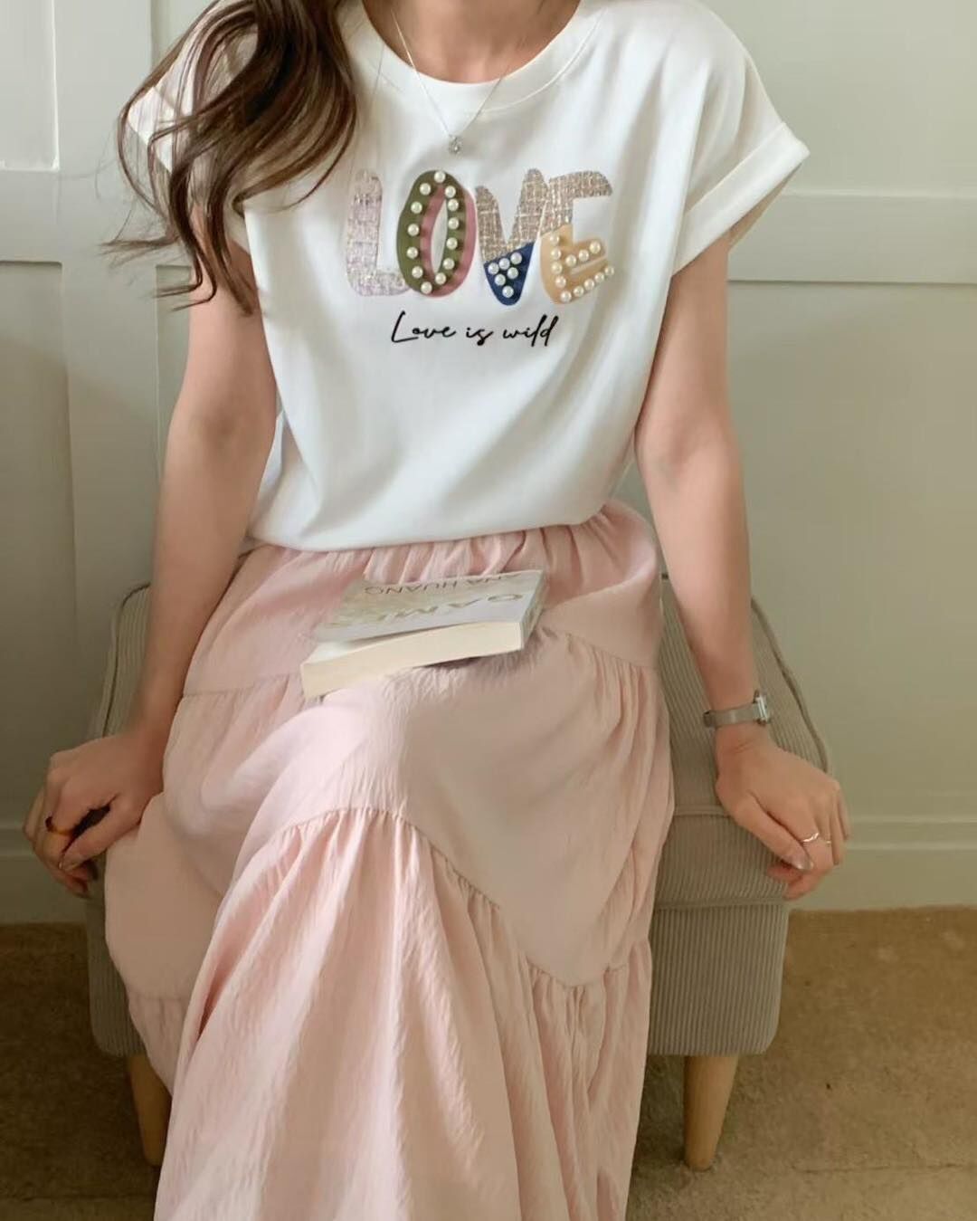 【時髦又甜美毛呢字母珍珠造型棉tee】（現貨）