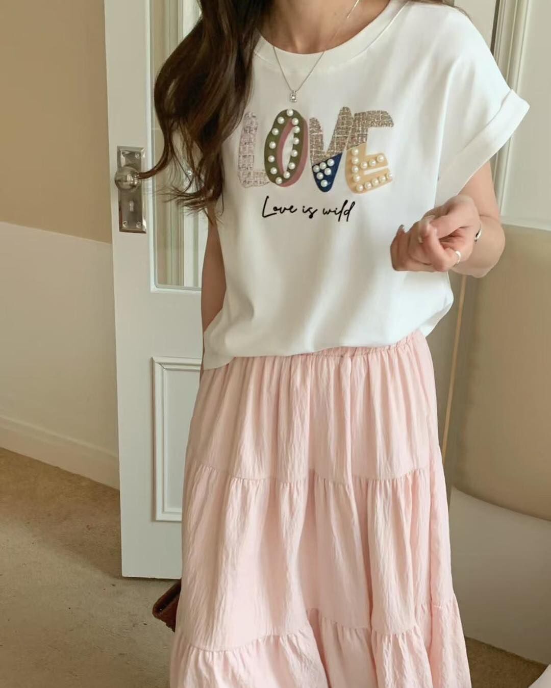 【時髦又甜美毛呢字母珍珠造型棉tee】（現貨）