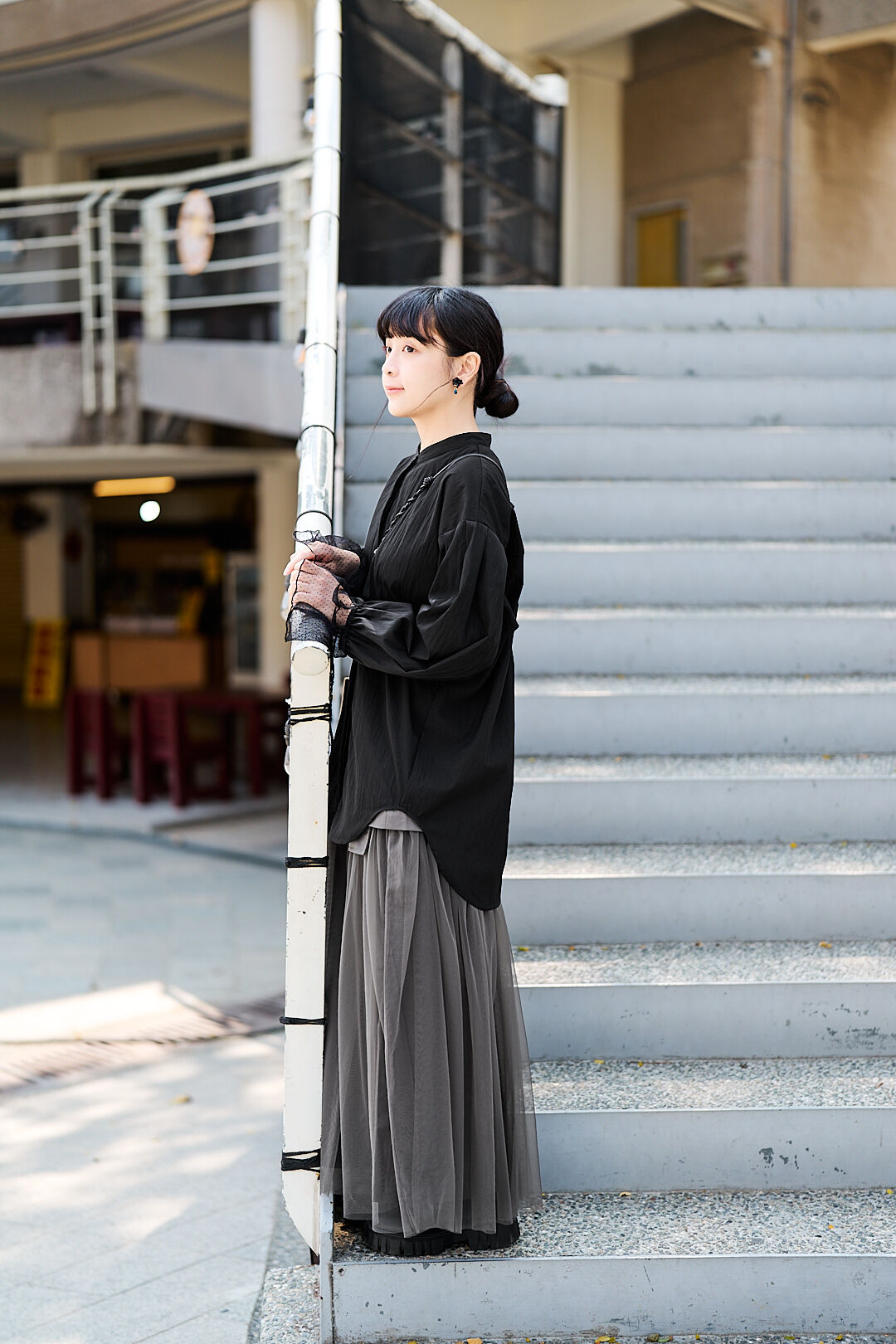 (限量)視線抵達之處！圓點網紗袖襯衫(兩色-濃黑)