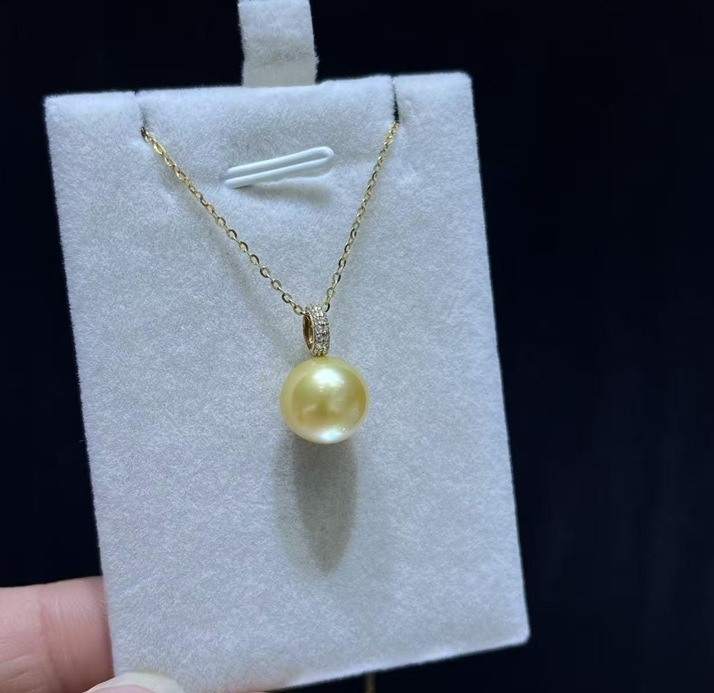 F32 "海水南洋金珠吊墜  (送銀鏈)" (YS42400X3654) 10-11mm金色18K扣頭配銀鏈 $5388