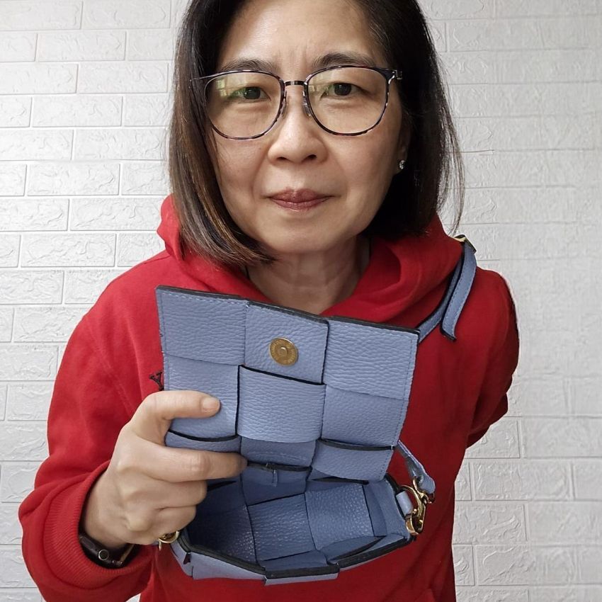 意大利淺藍色織皮小斜孭包