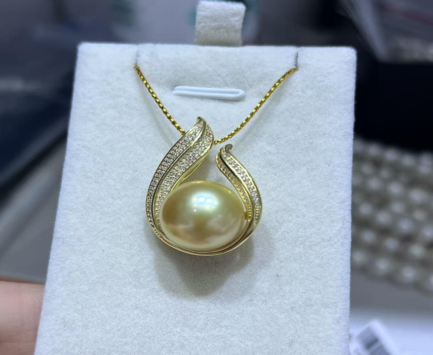 F68 "海水南洋金珠吊墜  (送銀鏈)" (63YS1540A2364) 13-14mm 金色S925银 $3688