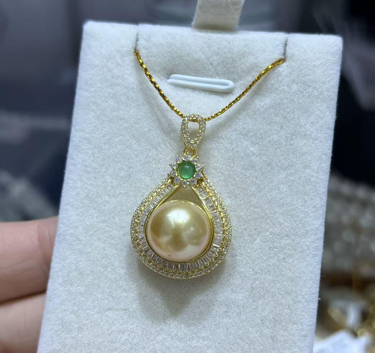 F72 "海水南洋金珠吊墜  (送銀鏈)" (63YS798A2254) 11-12mm 金色 S925银 $1988