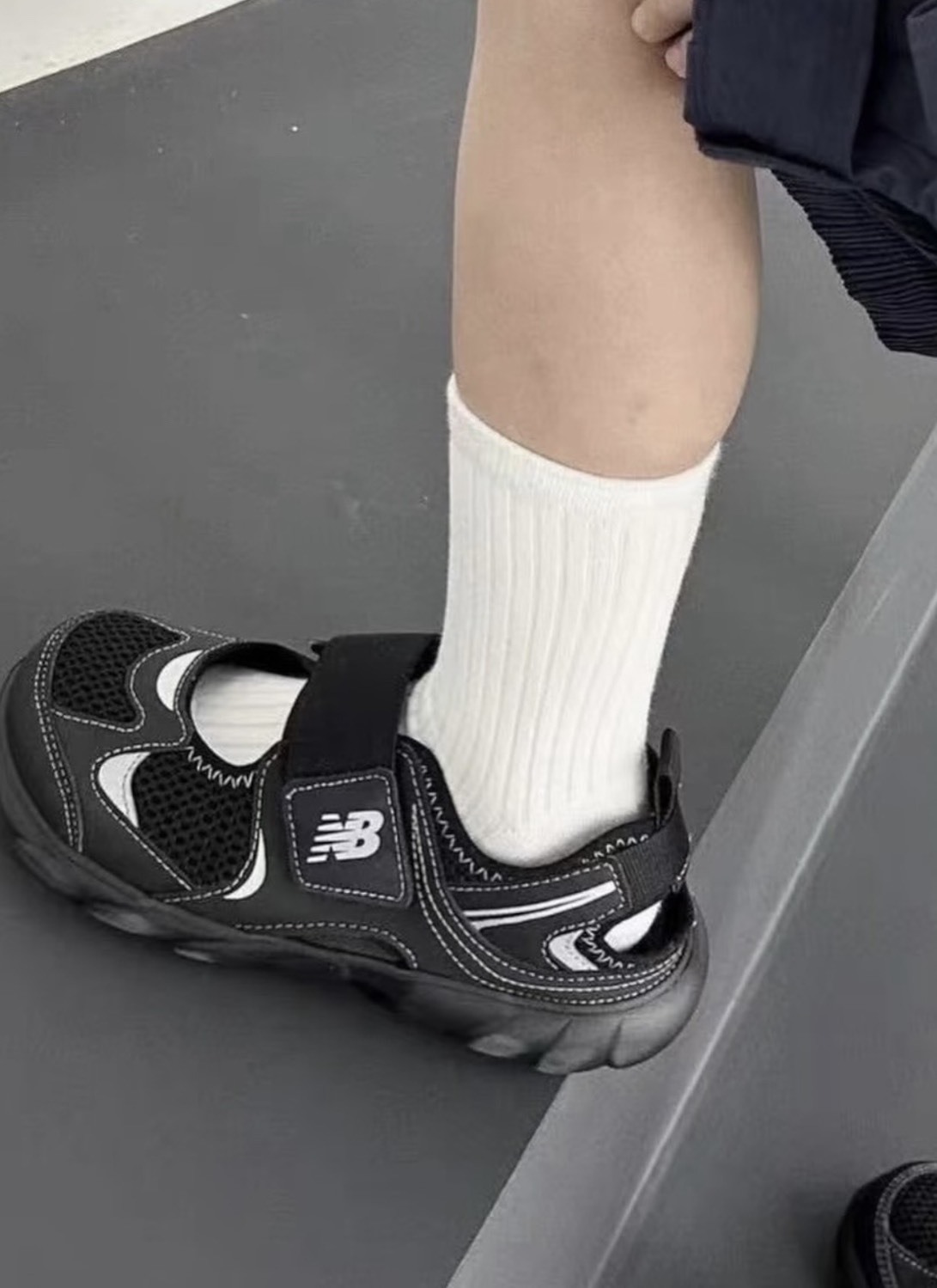 New Balance 230 Hook and Loop 包頭涼鞋大童鞋