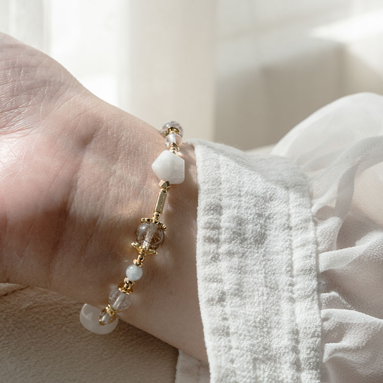 經過：雪花幽靈｜藍針｜藍兔毛｜銀髮晶｜白水晶