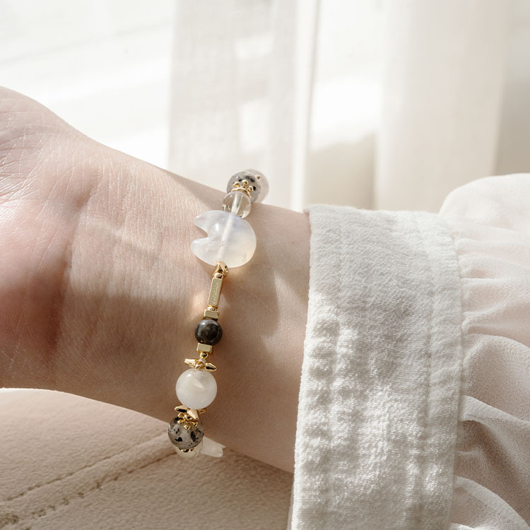 所在的地方：藍月光｜聚寶盆白兔毛｜黑草莓｜黃金拉長石｜星輝骨幹