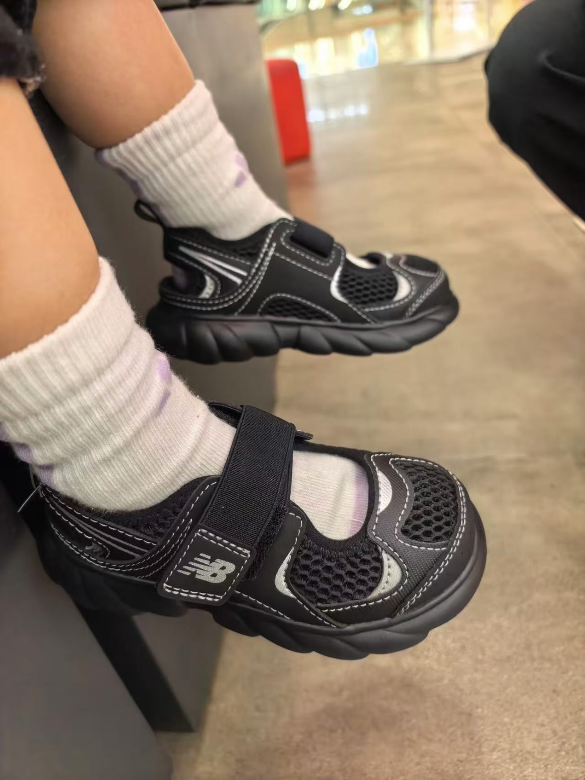New Balance 230 Hook and Loop 包頭涼鞋大童鞋