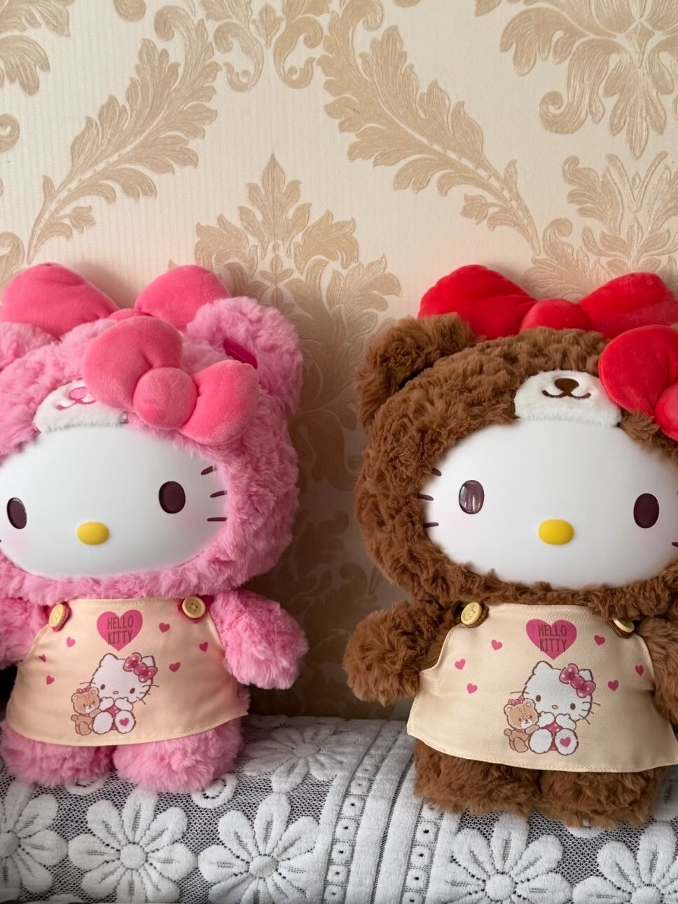 正版發售 Hello Kitty 睡衣抱抱大娃公仔