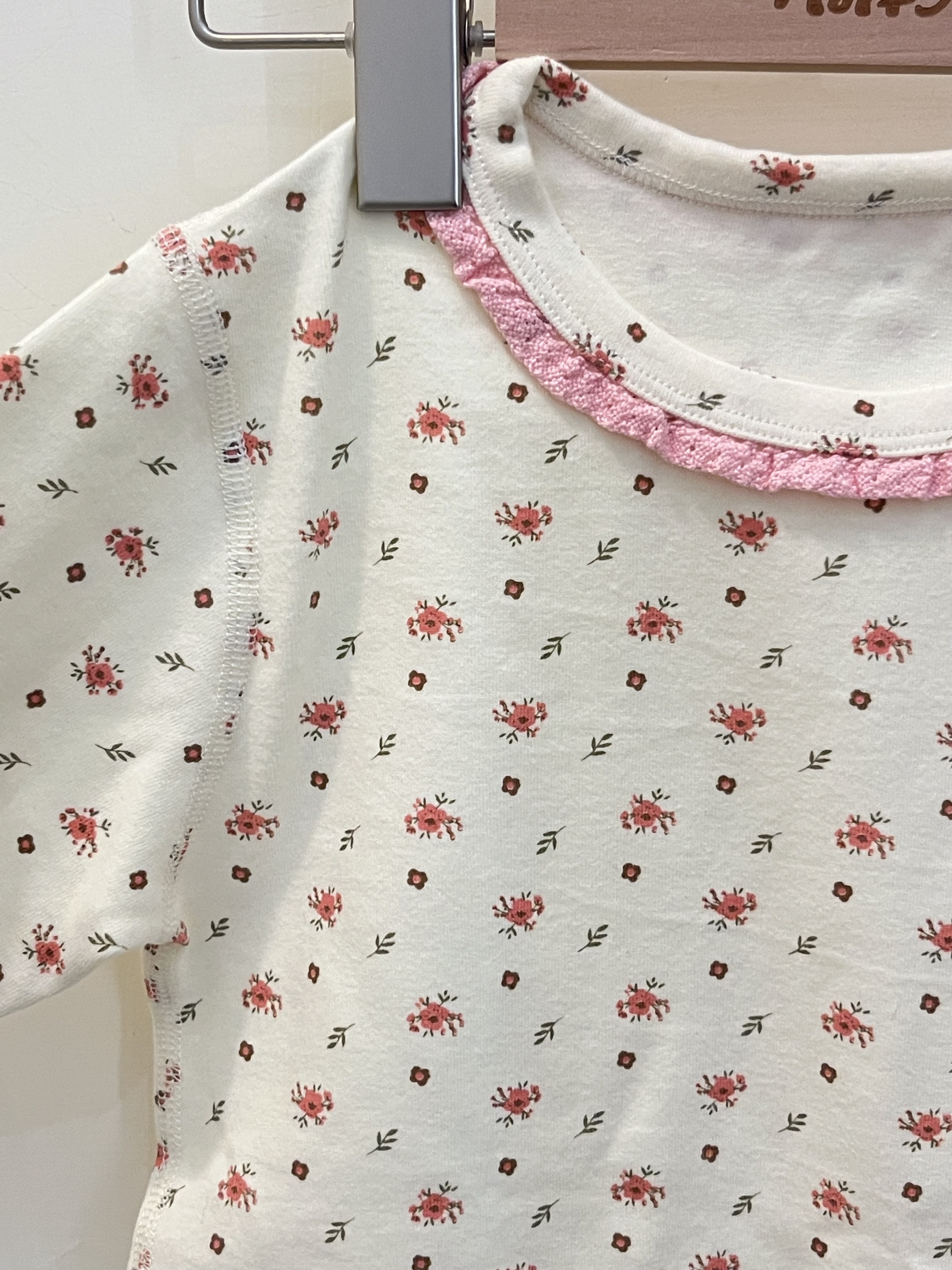 粉色小花花睡衣