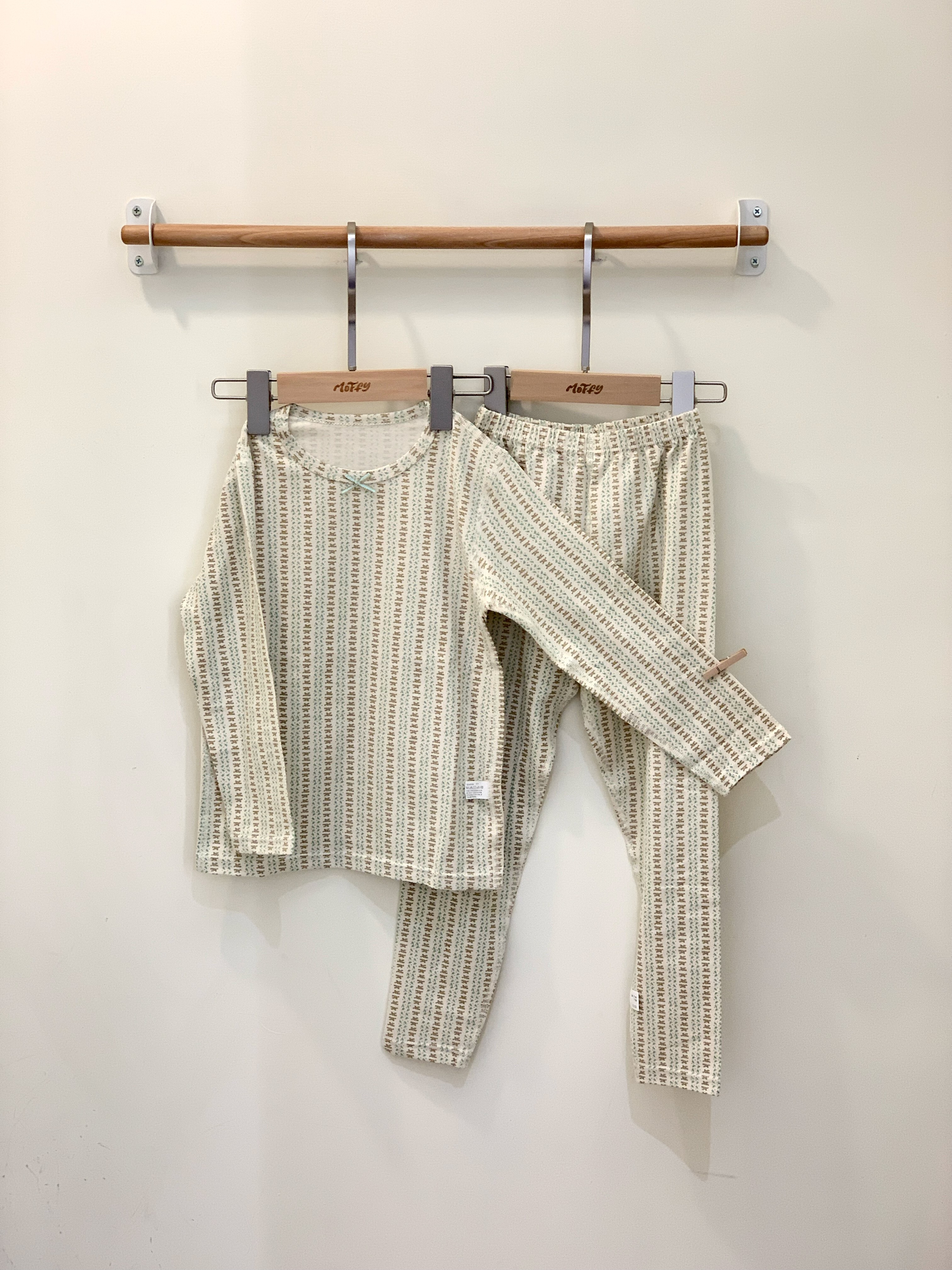 綠色蝴蝶結圖騰睡衣