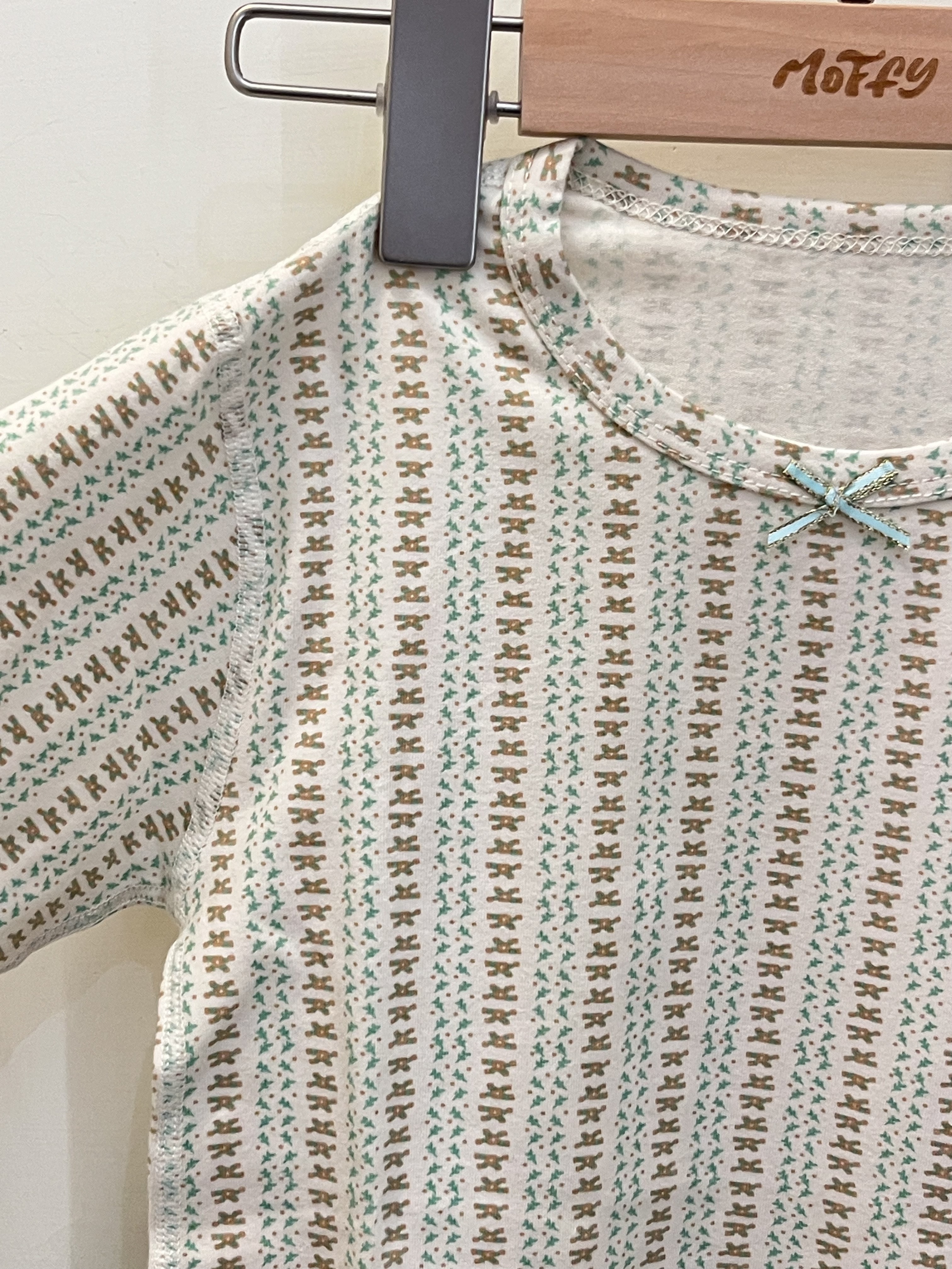 綠色蝴蝶結圖騰睡衣